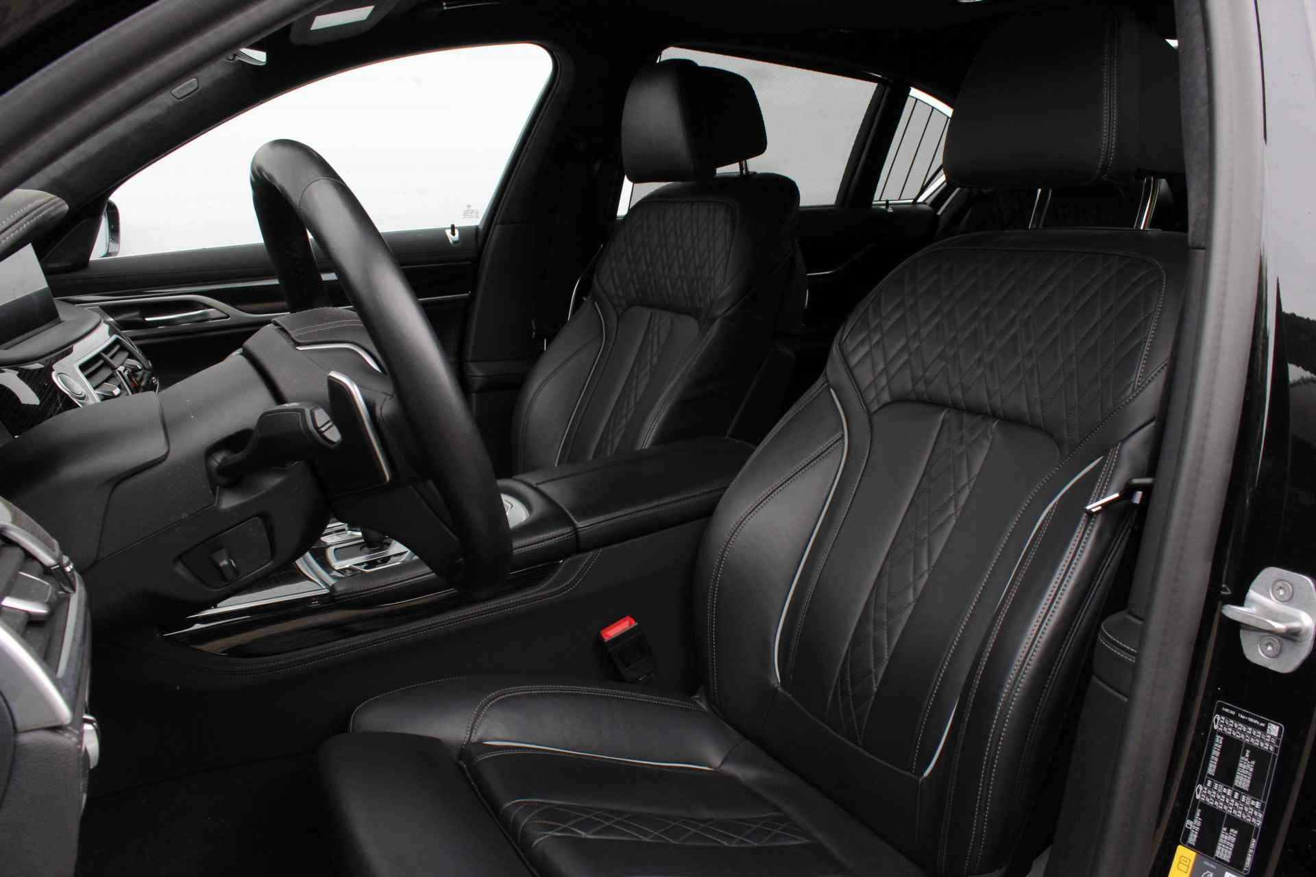 BMW 7 Serie 745e High Executive Automaat / Schuif-kanteldak / Laserlight / Active Steering / Parking Assistant Plus / Soft Close / Gesture Control / Driving Assistant Professional - 9/35