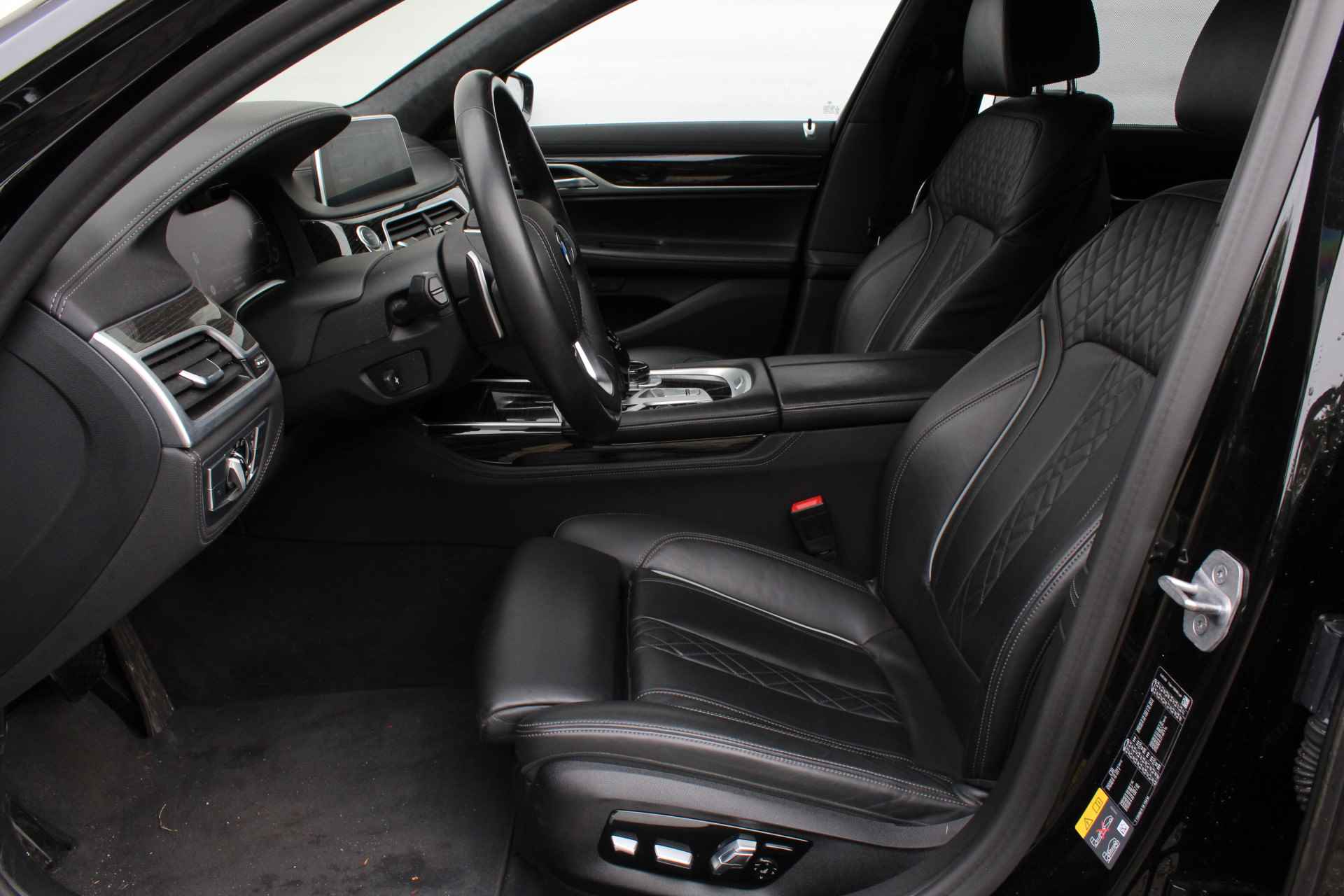 BMW 7 Serie 745e High Executive Automaat / Schuif-kanteldak / Laserlight / Active Steering / Parking Assistant Plus / Soft Close / Gesture Control / Driving Assistant Professional - 10/35