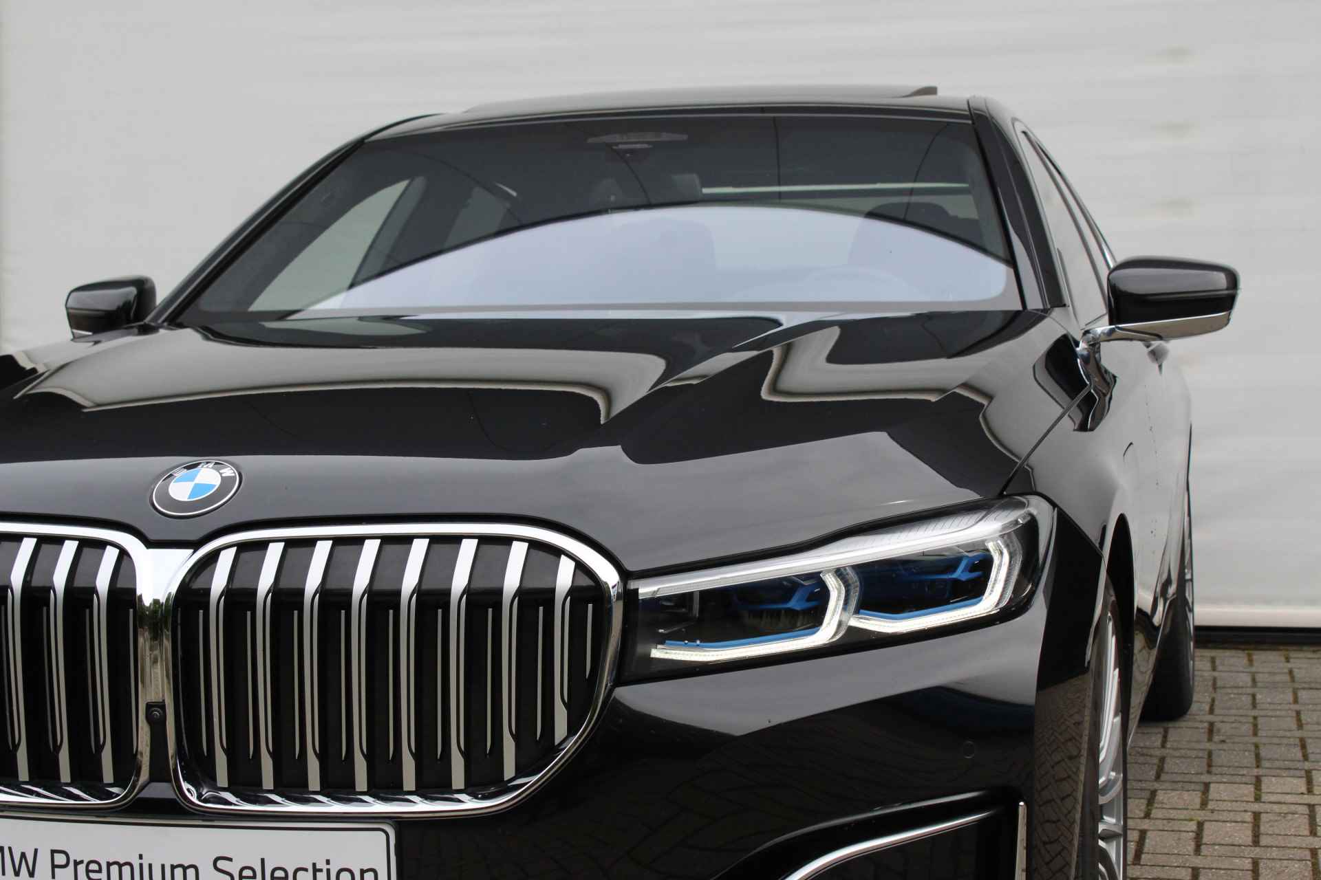 BMW 7 Serie 745e High Executive Automaat / Schuif-kanteldak / Laserlight / Active Steering / Parking Assistant Plus / Soft Close / Gesture Control / Driving Assistant Professional - 13/35