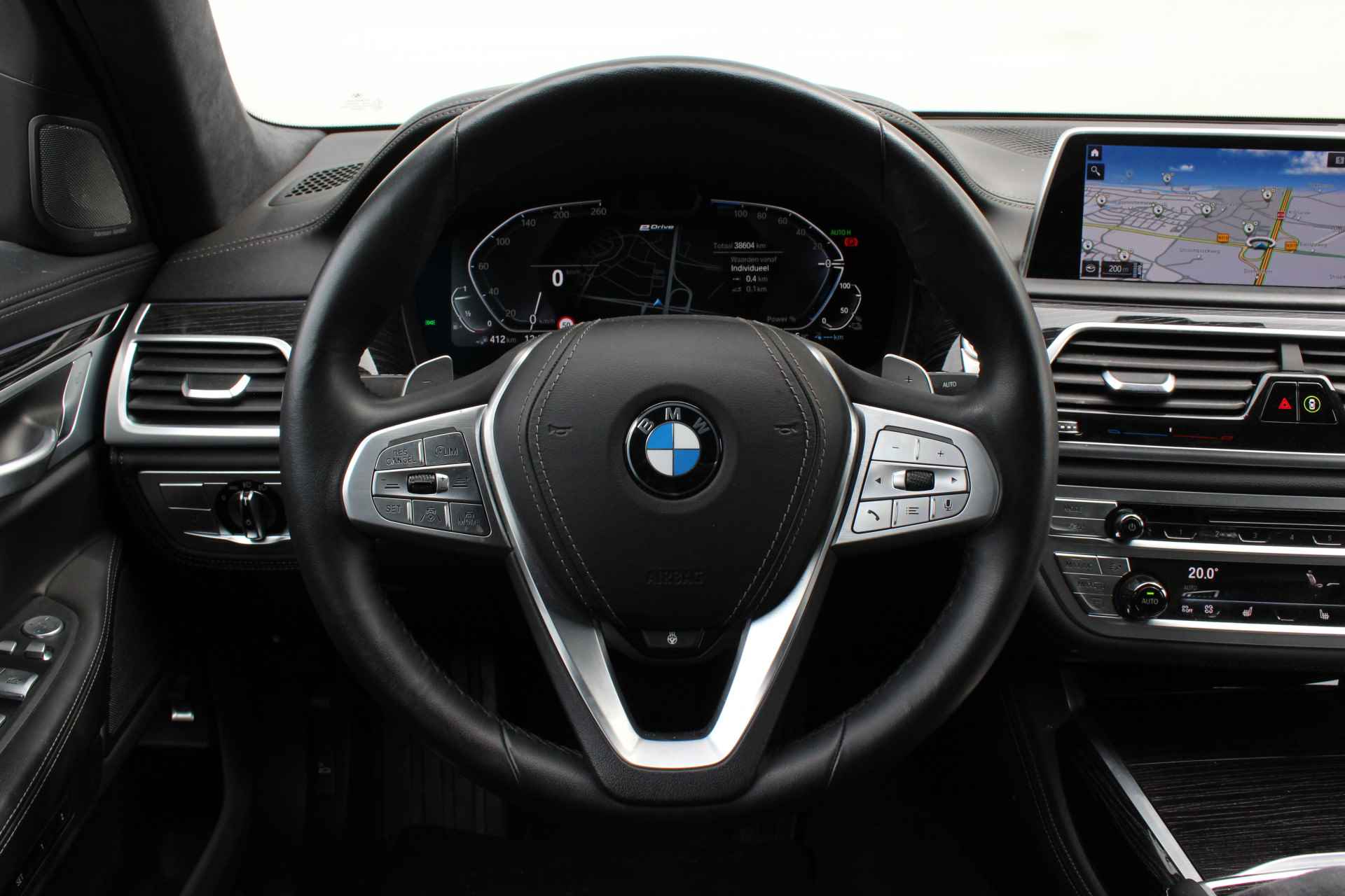 BMW 7 Serie 745e High Executive Automaat / Schuif-kanteldak / Laserlight / Active Steering / Parking Assistant Plus / Soft Close / Gesture Control / Driving Assistant Professional - 28/35