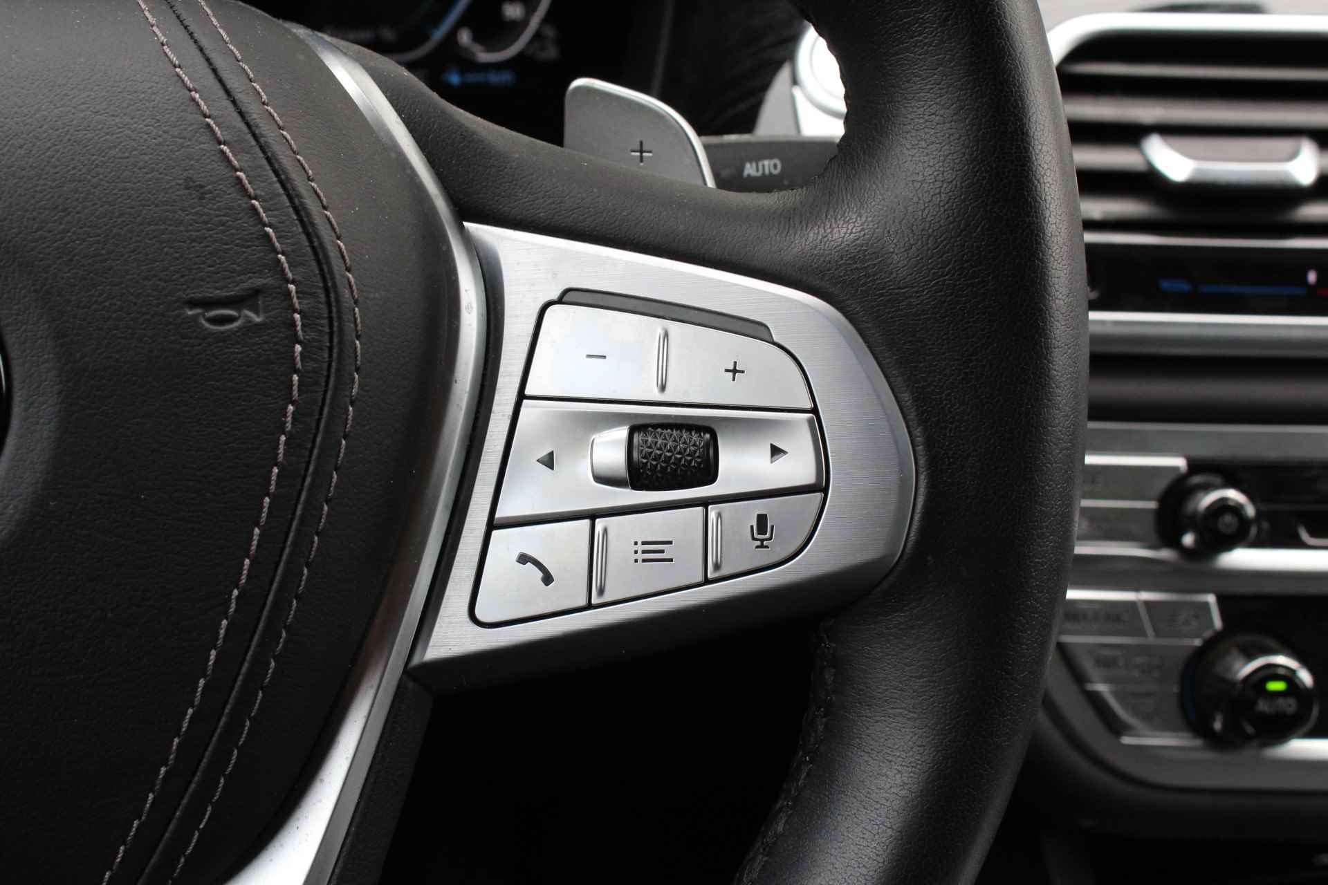 BMW 7 Serie 745e High Executive Automaat / Schuif-kanteldak / Laserlight / Active Steering / Parking Assistant Plus / Soft Close / Gesture Control / Driving Assistant Professional - 30/35
