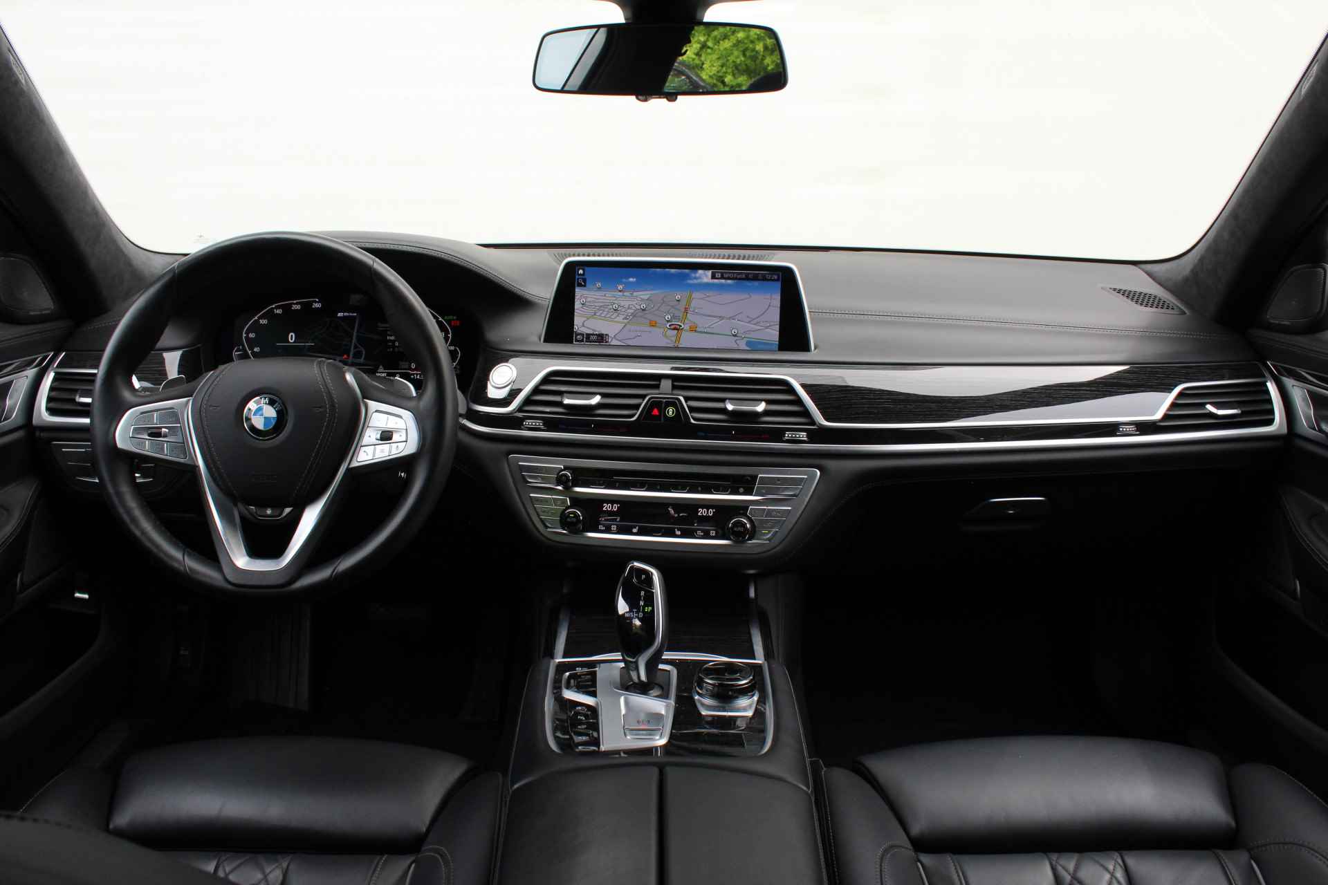 BMW 7 Serie 745e High Executive Automaat / Schuif-kanteldak / Laserlight / Active Steering / Parking Assistant Plus / Soft Close / Gesture Control / Driving Assistant Professional - 33/35