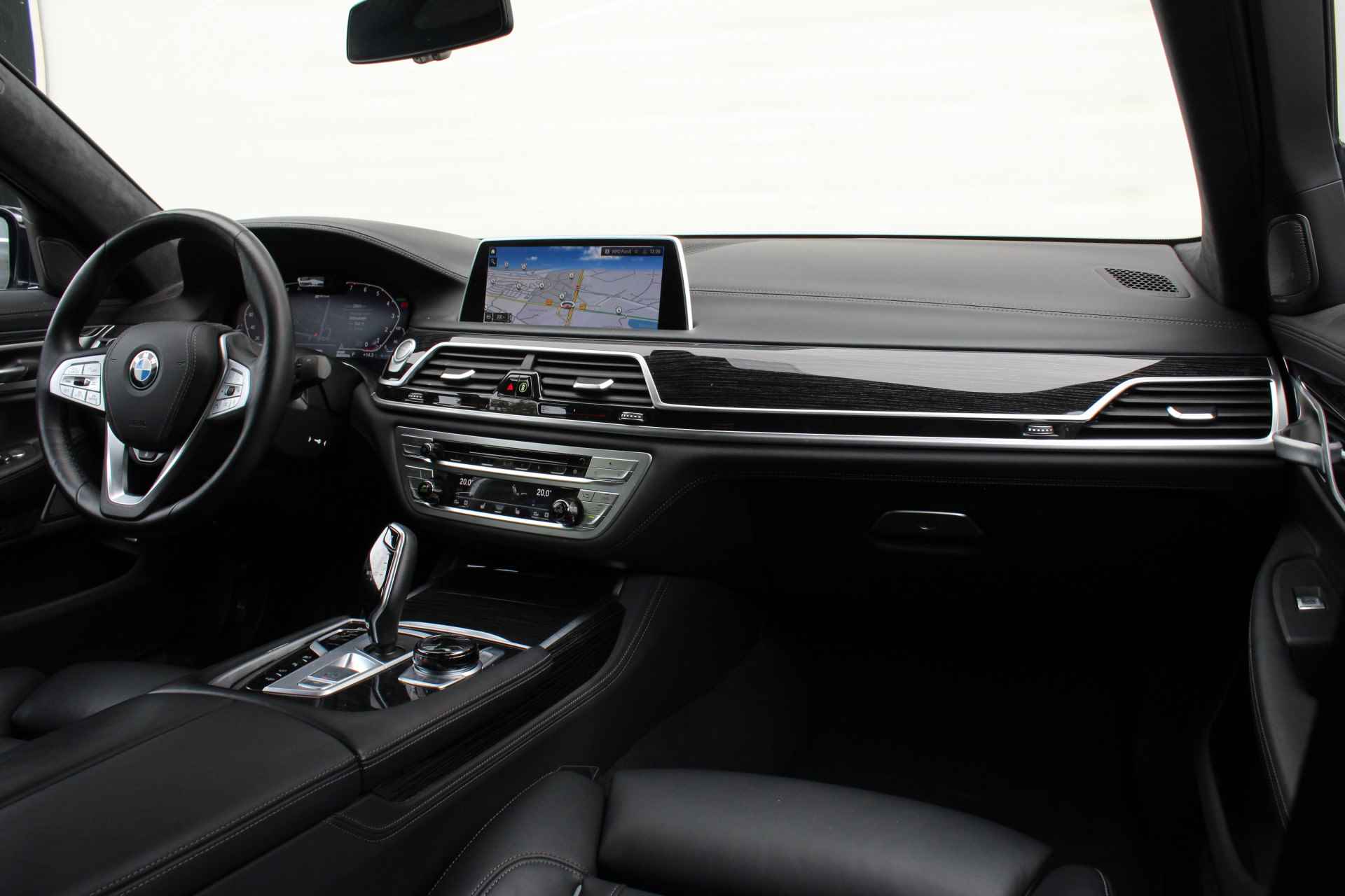 BMW 7 Serie 745e High Executive Automaat / Schuif-kanteldak / Laserlight / Active Steering / Parking Assistant Plus / Soft Close / Gesture Control / Driving Assistant Professional - 34/35