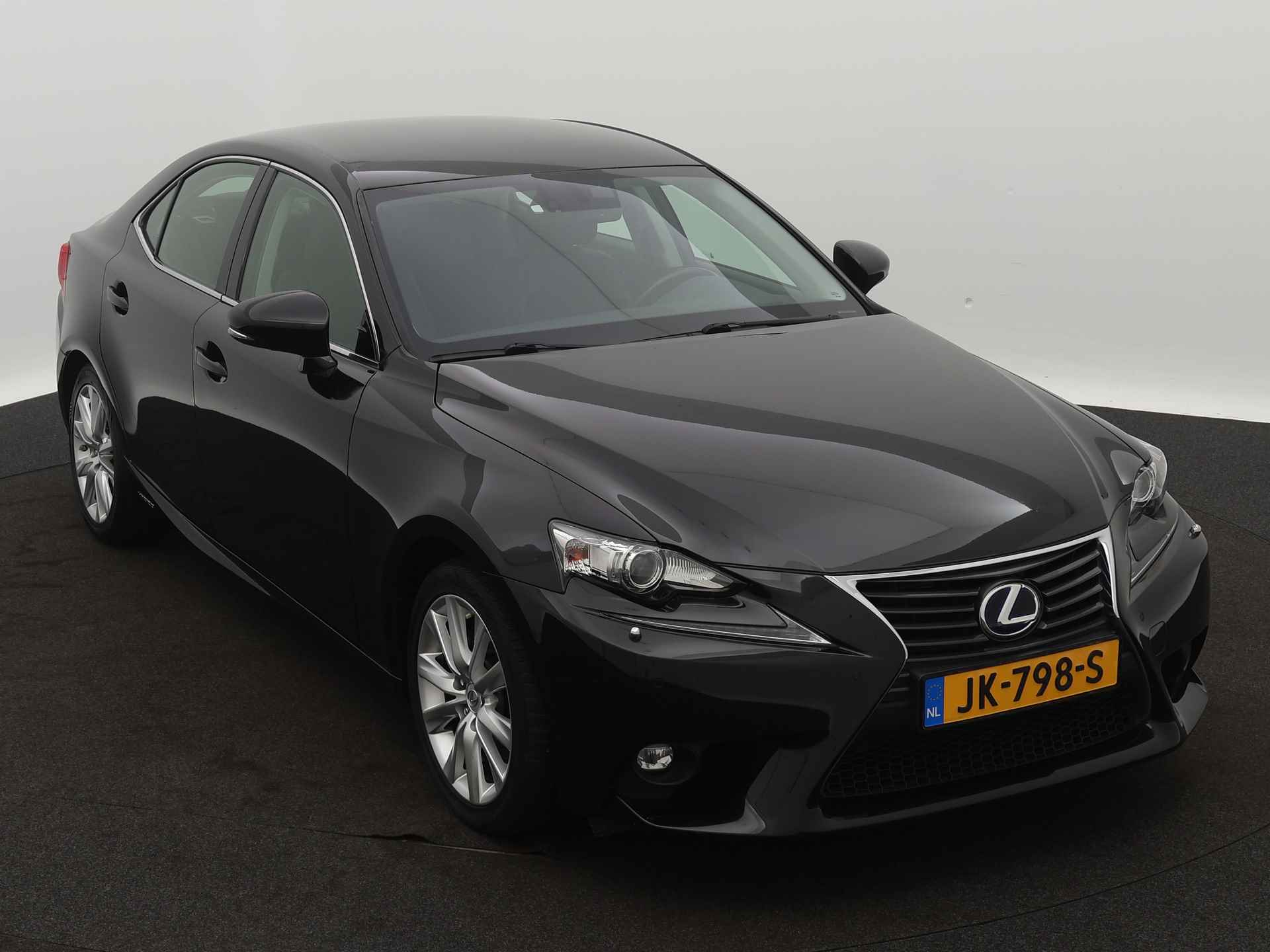 Lexus IS 300h 25th Edition | Navigatie | Camera | LM velgen | Cruise Control | Parkeersensoren | Stoelverwarming | - 29/46