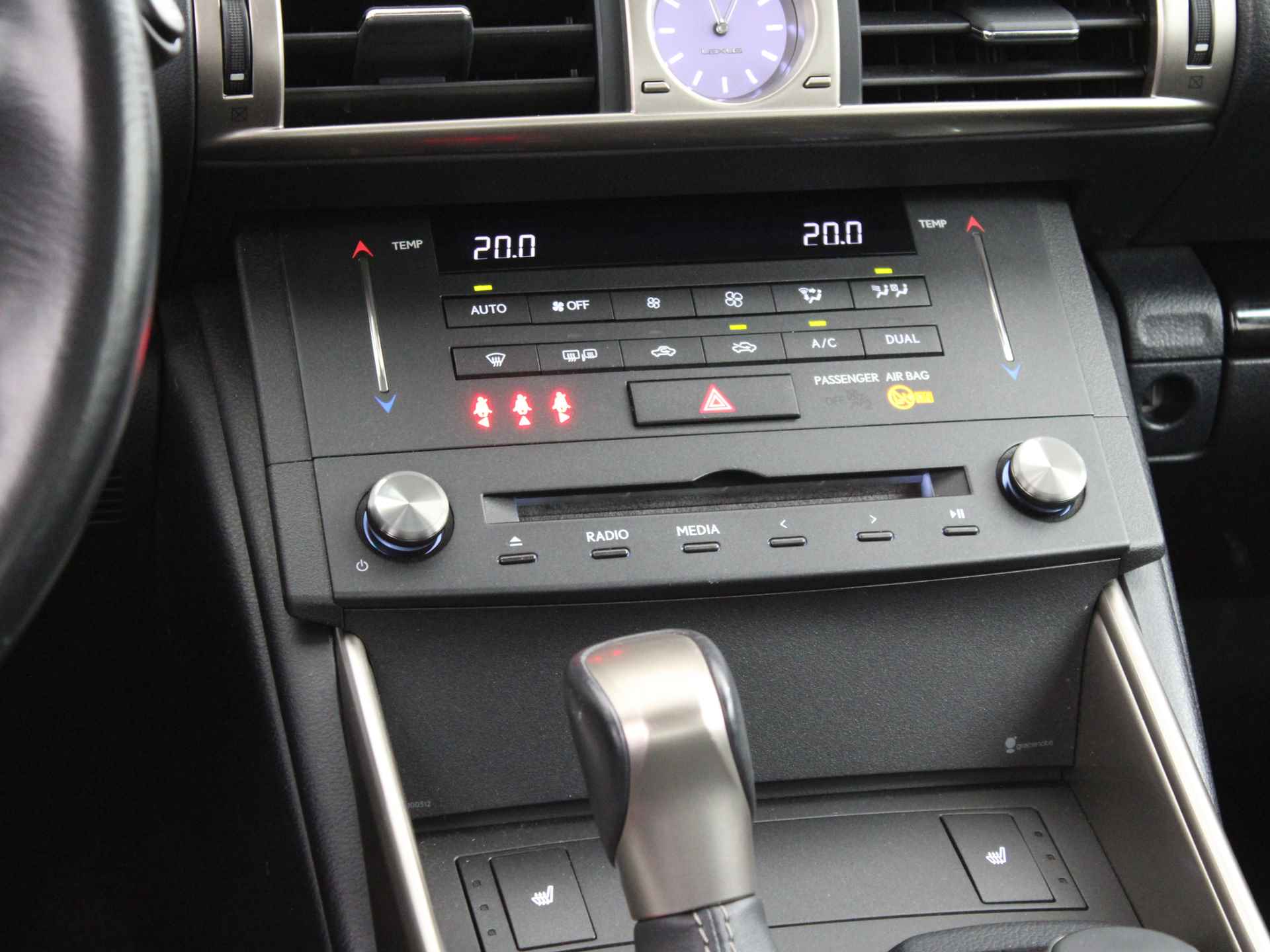 Lexus IS 300h 25th Edition | Navigatie | Camera | LM velgen | Cruise Control | Parkeersensoren | Stoelverwarming | - 10/45