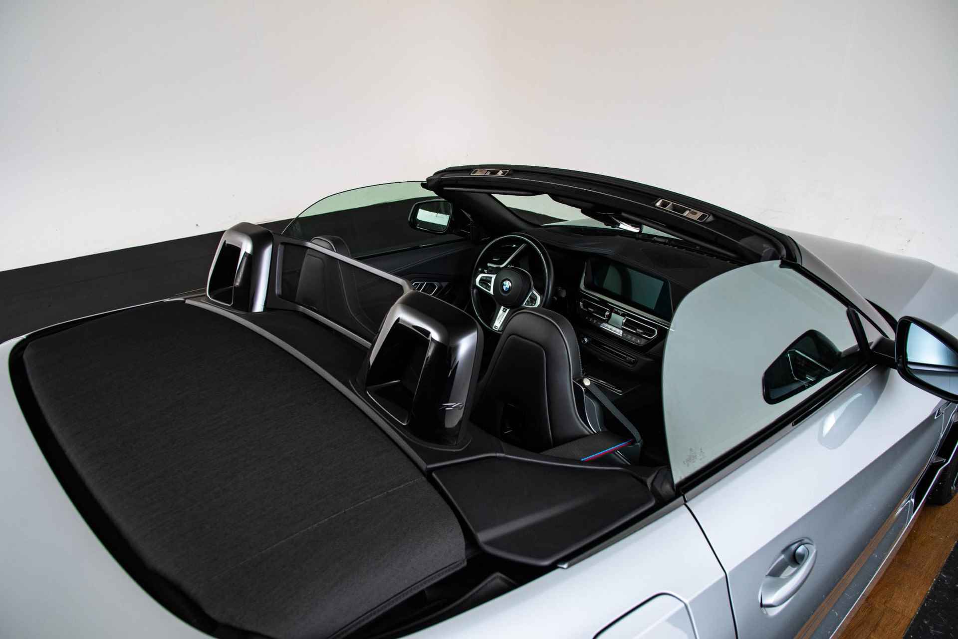 BMW Z4 Roadster sDrive20i Business Edition Plus M Sportpakket - Comfort Access - Adaptive LED - Head-Up Display - Harman Kardon - Kap met Zilvereffect - 61/79