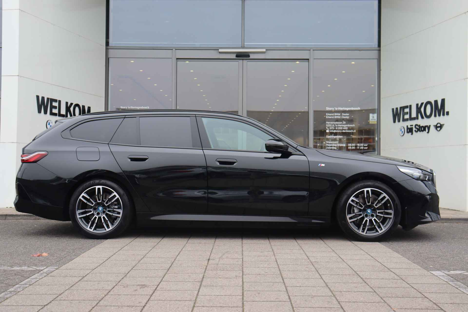 BMW i5 Touring eDrive40 M Sport / Adaptieve LED / Parking Assistant / M Sportonderstel / Driving Assistant Plus / Extra getint glas achter - 12/33