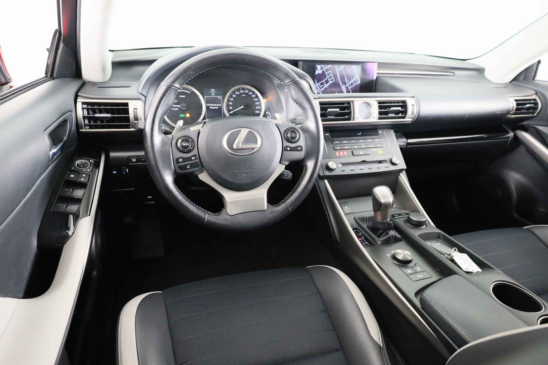 Lexus IS 300h Sport Edition | Stoelverwarming | Schuif-/ Kanteldak | Navigatie | Camera | Half-Leder | - 8/43