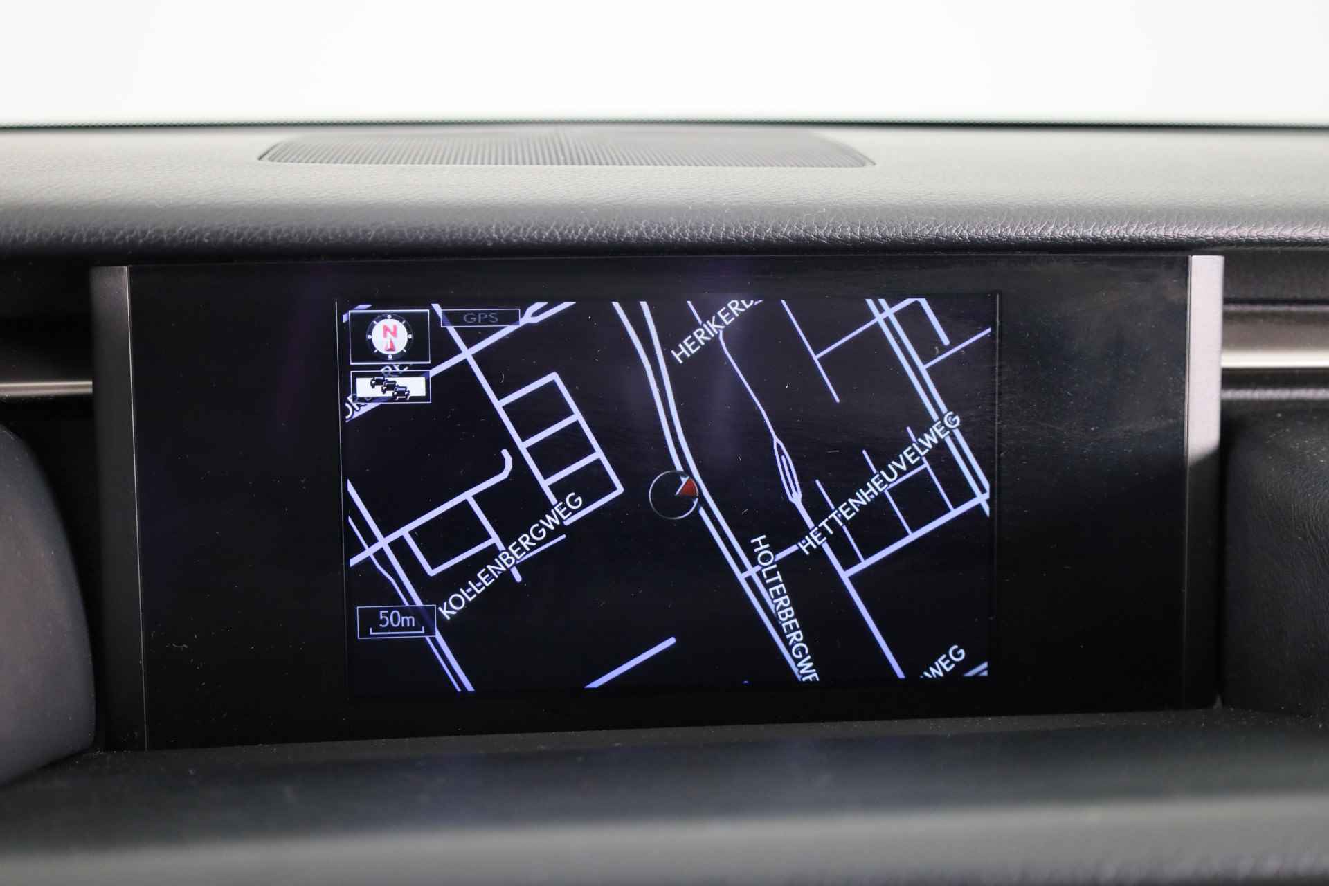 Lexus IS 300h Sport Edition | Stoelverwarming | Schuif-/ Kanteldak | Navigatie | Camera | Half-Leder | - 10/43