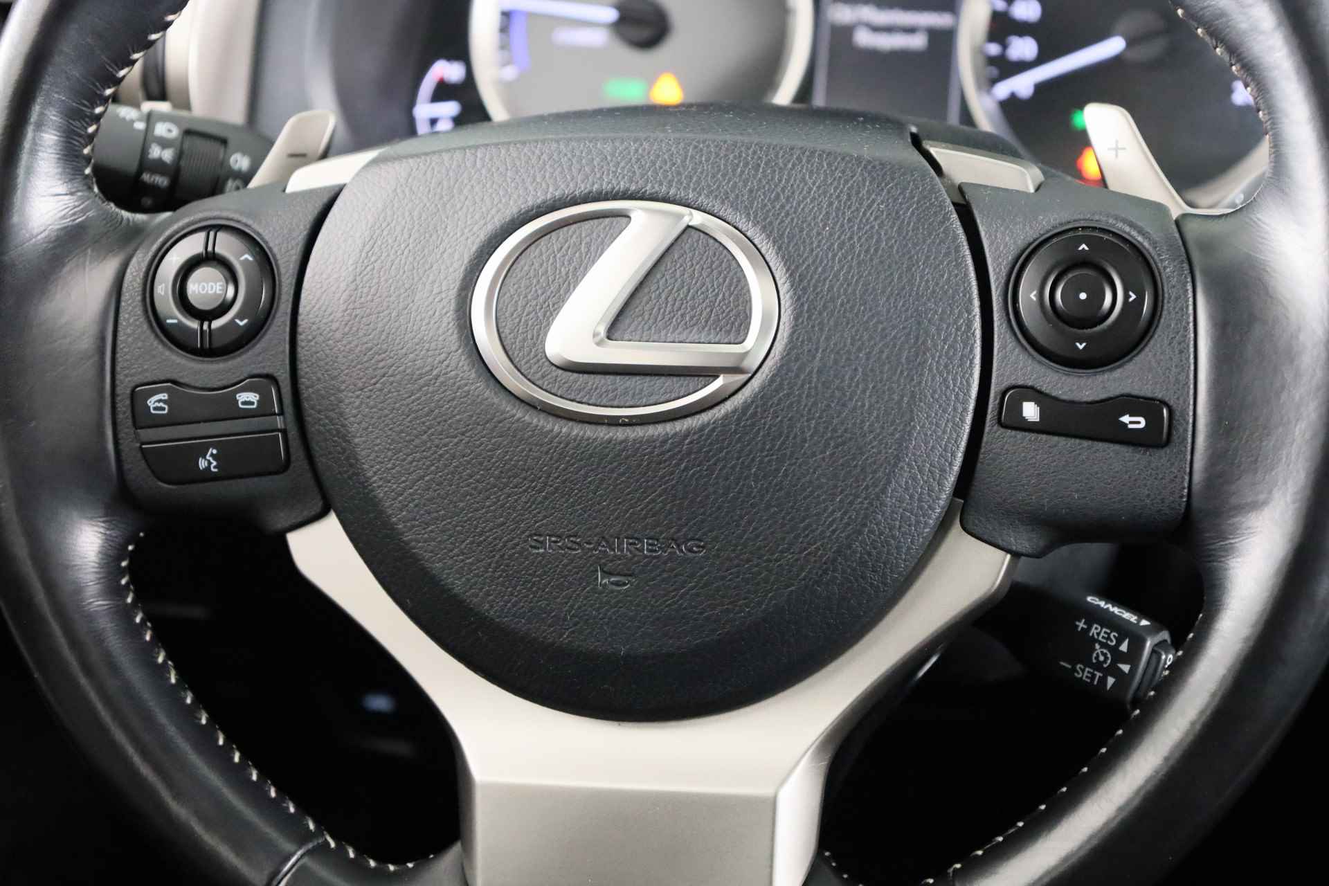 Lexus IS 300h Sport Edition | Stoelverwarming | Schuif-/ Kanteldak | Navigatie | Camera | Half-Leder | - 21/43