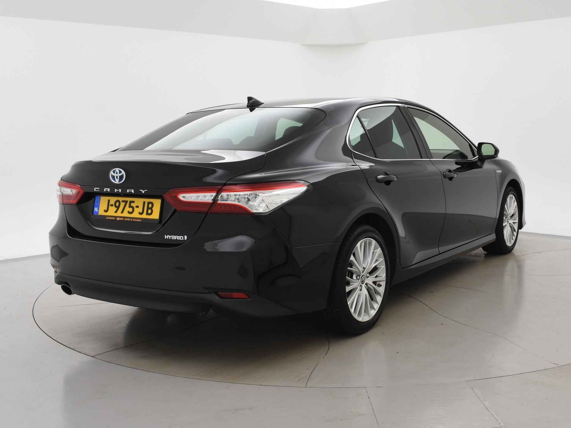 Toyota Camry 2.5 HYBRID EXECUTIVE *BTW* + ADAPTIVE CRUISE / LEDER / CAMERA - 3/55