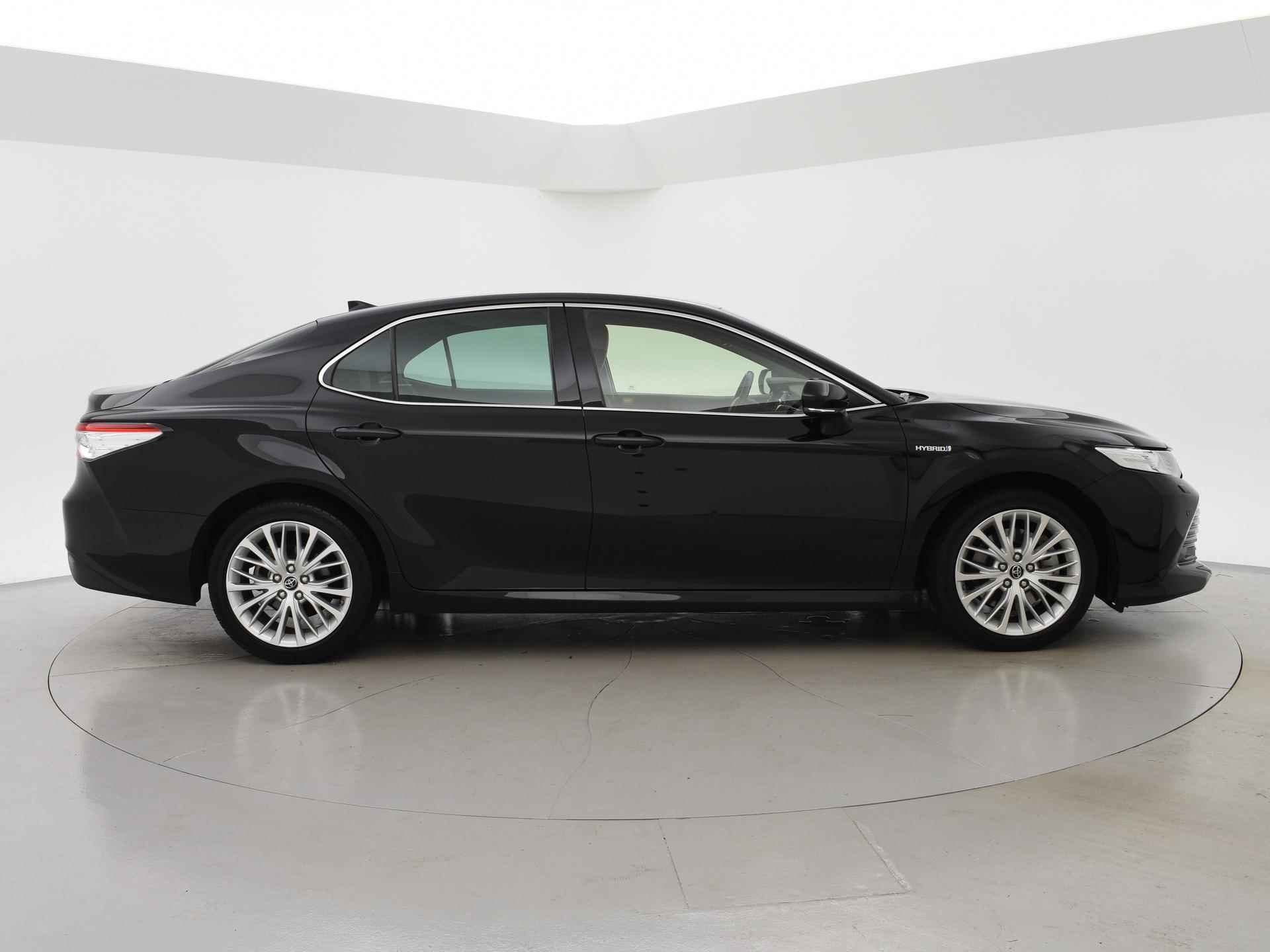 Toyota Camry 2.5 HYBRID EXECUTIVE *BTW* + ADAPTIVE CRUISE / LEDER / CAMERA - 33/55