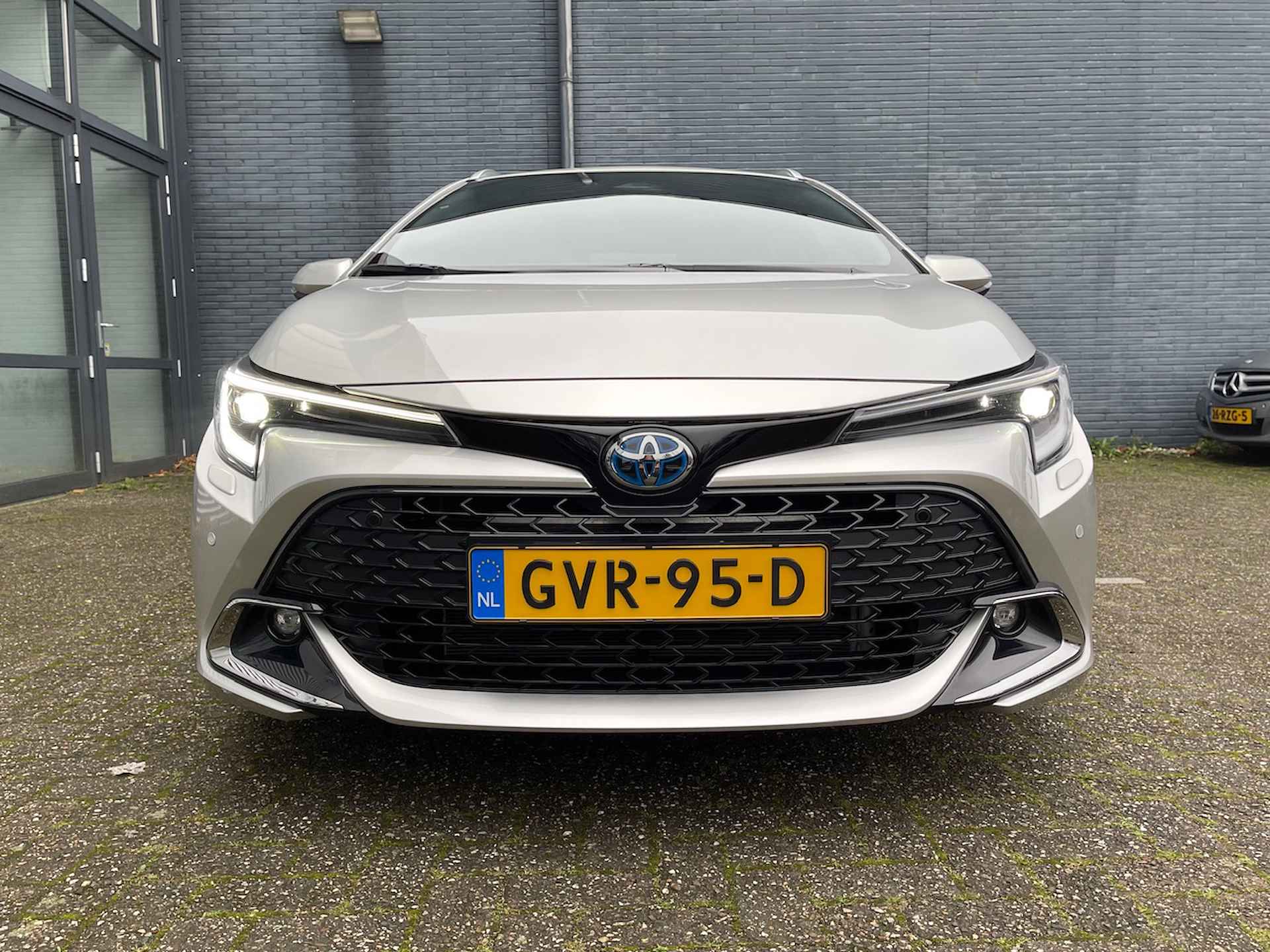 TOYOTA Corolla Touring Sports 1.8 Hybrid 140pk Automaat First Edition | Facelift model | Digitaal Dashboard | Elektrisch Achterklep | Stoel/Stuur Verwarming | Voorraamverwarming | - 11/46