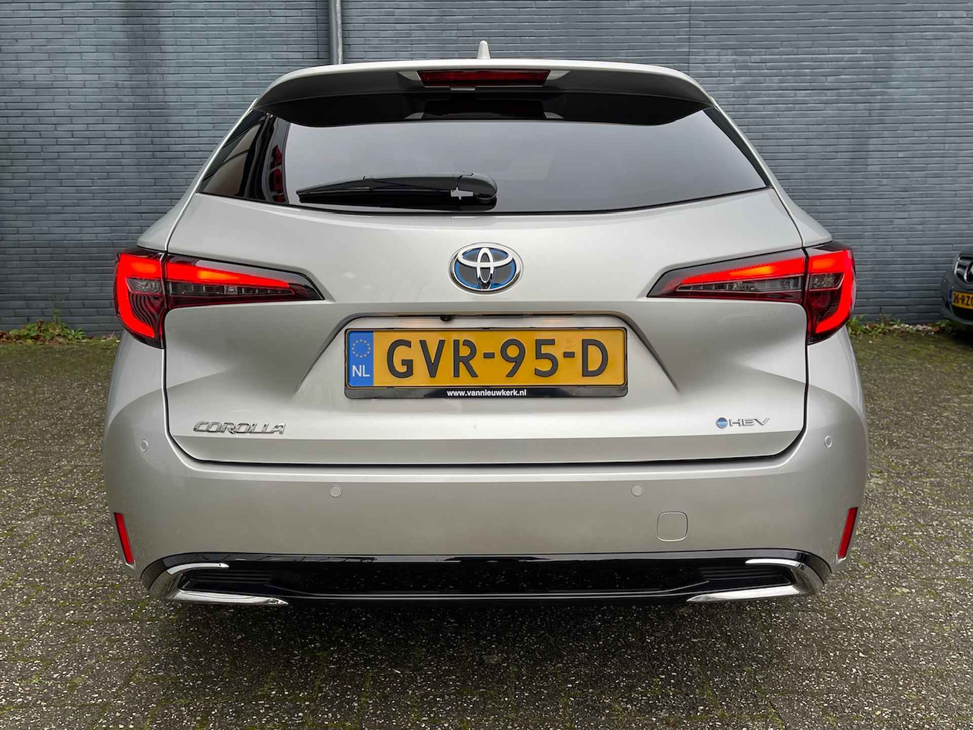 TOYOTA Corolla Touring Sports 1.8 Hybrid 140pk Automaat First Edition | Facelift model | Digitaal Dashboard | Elektrisch Achterklep | Stoel/Stuur Verwarming | Voorraamverwarming | - 12/46