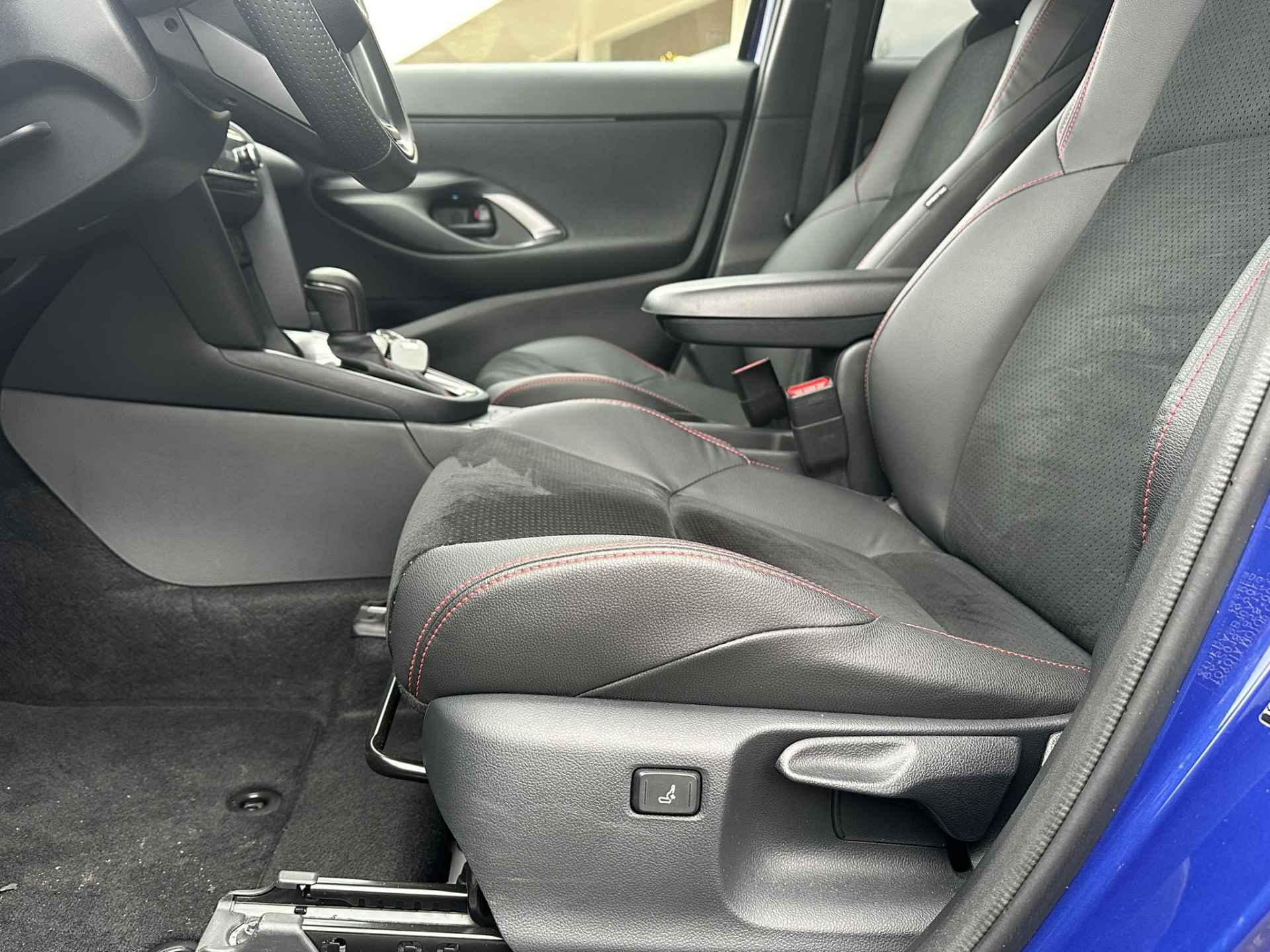 Toyota Yaris Cross 1.5 Hybrid GR Sport Bi -Tone | LED | Pano | Adapt. Cruise | DAB | Apple Carplay | Stoel- en stuurverwarming | Leder-alcantara - 18/85