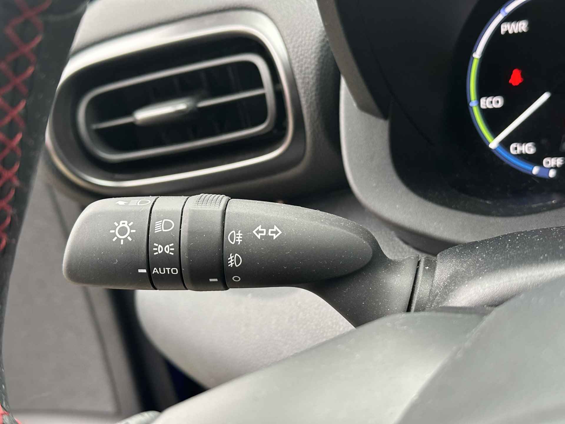 Toyota Yaris Cross 1.5 Hybrid GR Sport Bi -Tone | LED | Pano | Adapt. Cruise | DAB | Apple Carplay | Stoel- en stuurverwarming | Leder-alcantara - 22/85