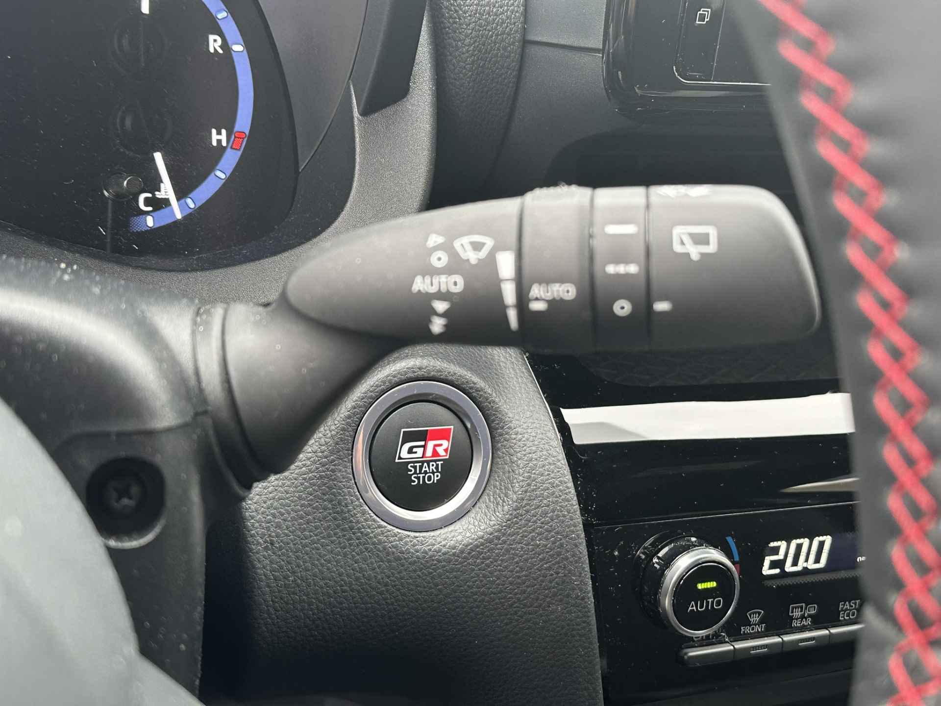 Toyota Yaris Cross 1.5 Hybrid GR Sport Bi -Tone | LED | Pano | Adapt. Cruise | DAB | Apple Carplay | Stoel- en stuurverwarming | Leder-alcantara - 23/85