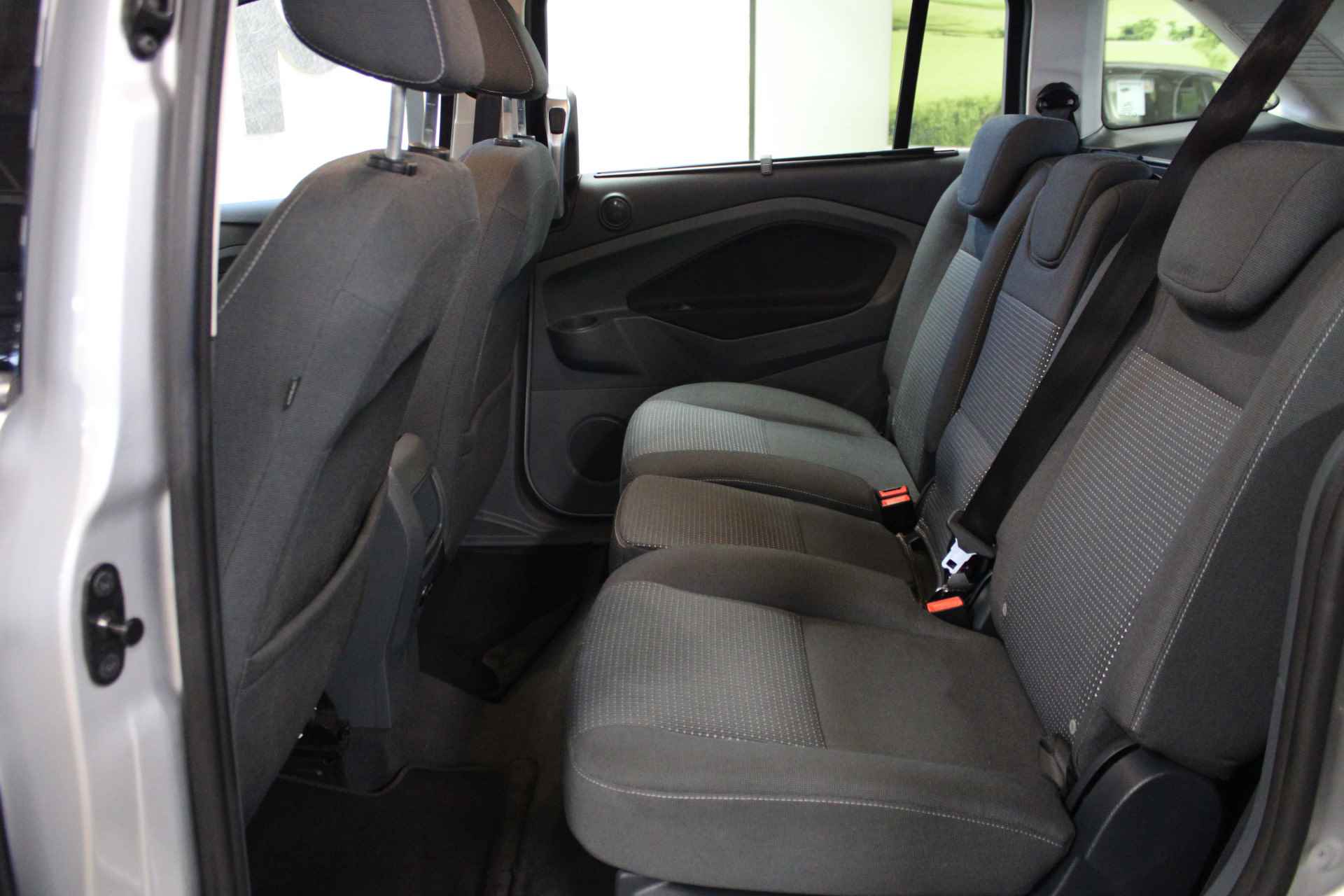 Ford Grand C-Max 1.0 Edition | Airco | Cruise control | Navigatie | Trekhaak | Parkeersensoren | Isofix | Leuke familie auto | - 17/29