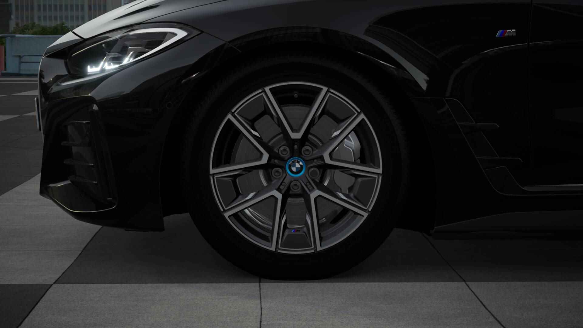 BMW i4 eDrive35 High Executive M Sport 70 kWh / Parking Assistant / Live Cockpit Professional / Stoelverwarming / Leder - 10/11