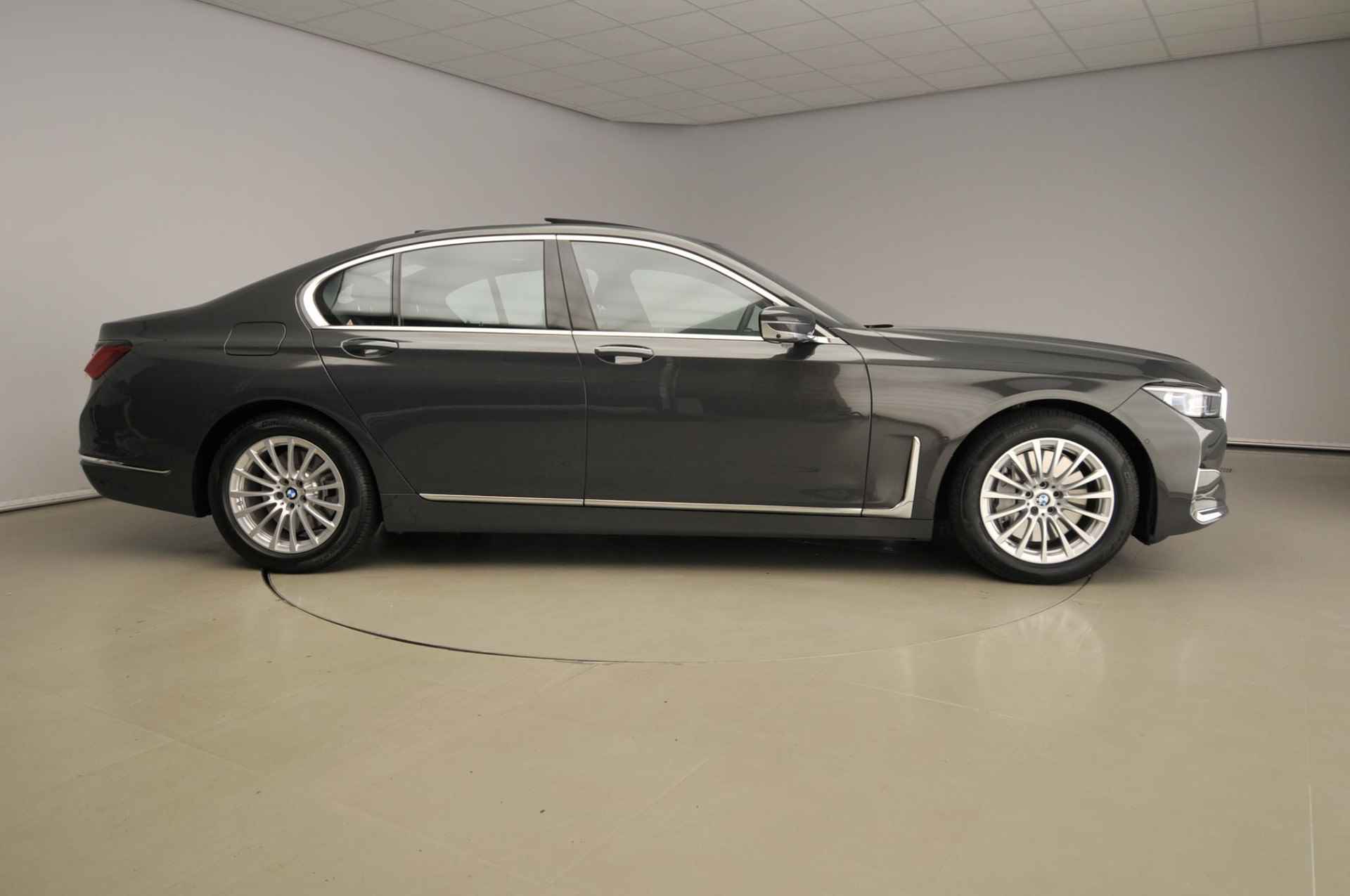 BMW 7-Serie Sedan 745e | Laserlicht | Leder | HUD | Schuifdak | Keyles go | Comfortzetels | Active steering | DAB | Hifi speakers | Alu 18 inch - 4/40