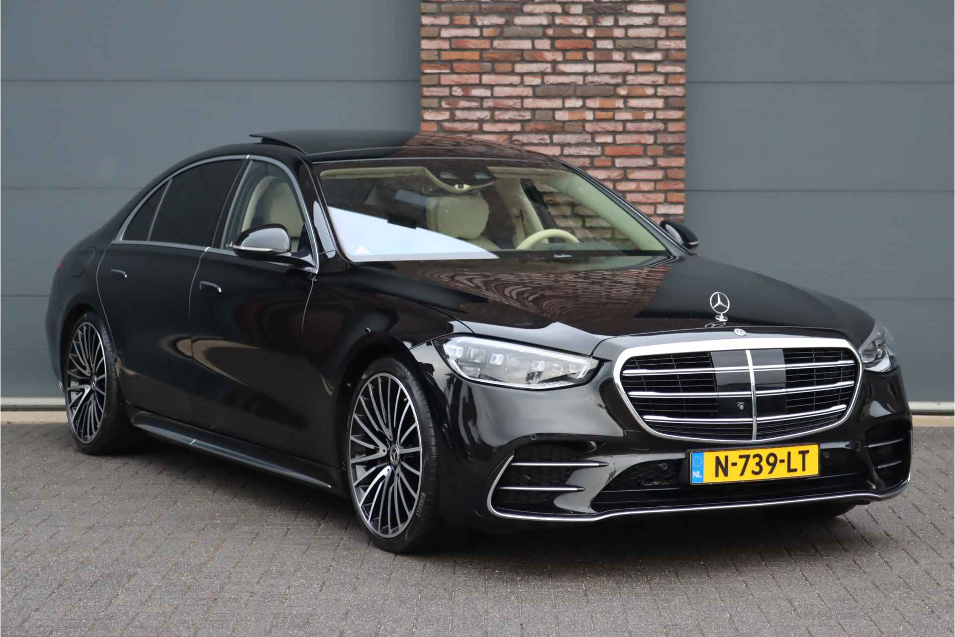 Mercedes-Benz S-Klasse 500 4MATIC Lang AMG Line Aut9 | Luchtvering | Distronic+ | Memory | Burmester | Stoelventilatie V+A | Massage V+A |Schermen Achter | Nappa Leder | 3D-Display | Verwarmd Stuurwiel | Vlakkenverwarming | Standkachel | - 4/41