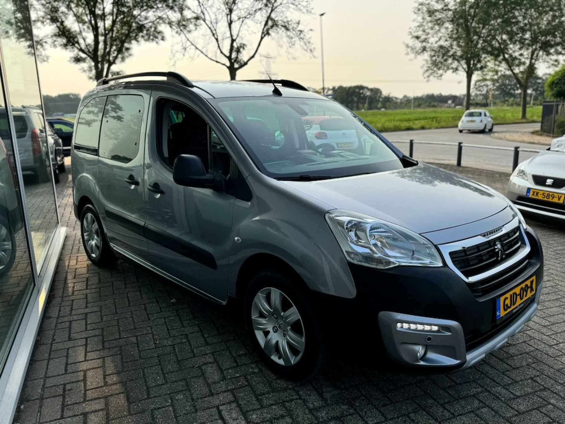 PEUGEOT Partner 1.2 PureTech 110pk Active/ ALL IN PRIJS - 3/28