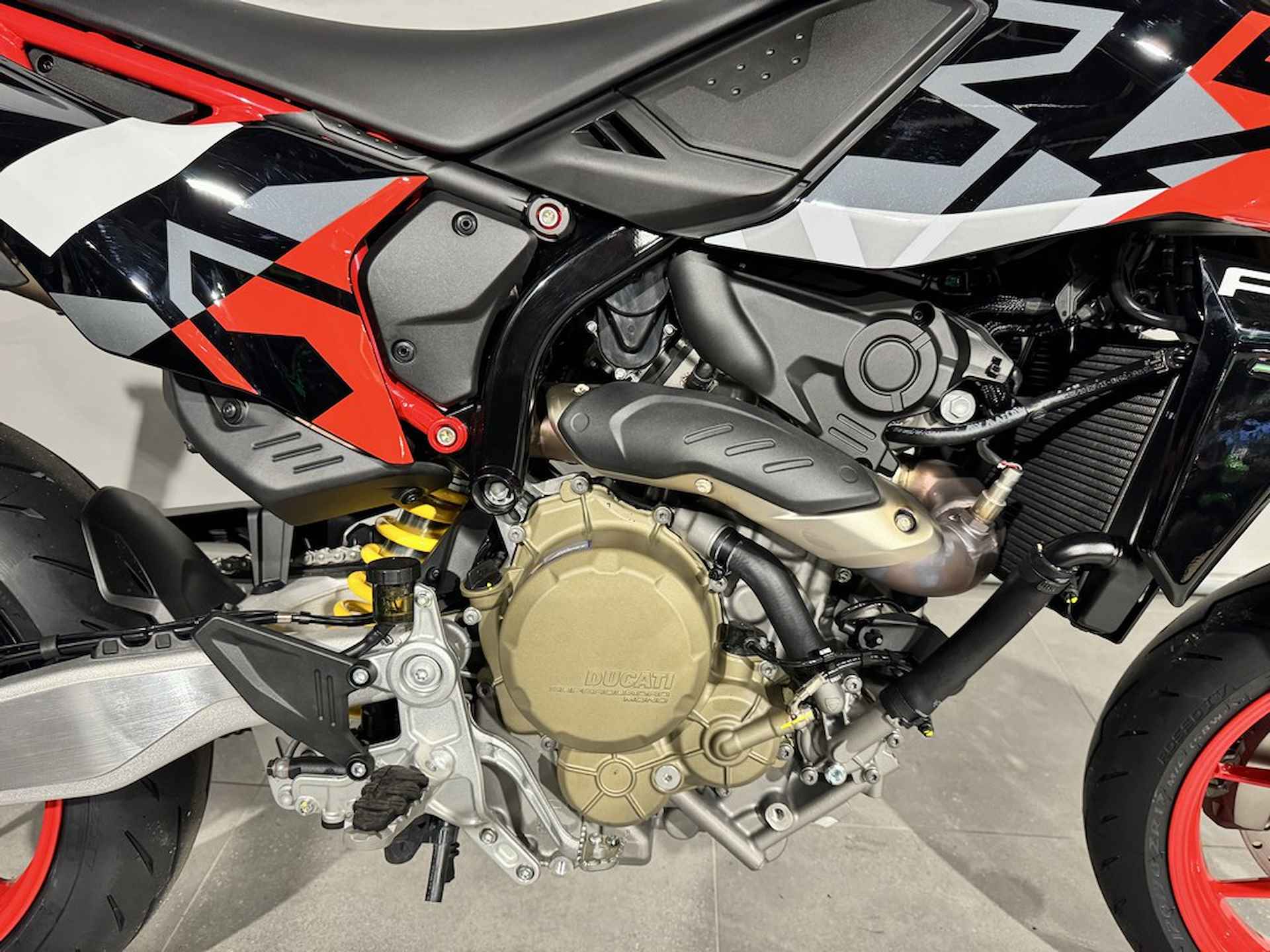 Ducati HYPERMOTARD 698 RVE - 4/10