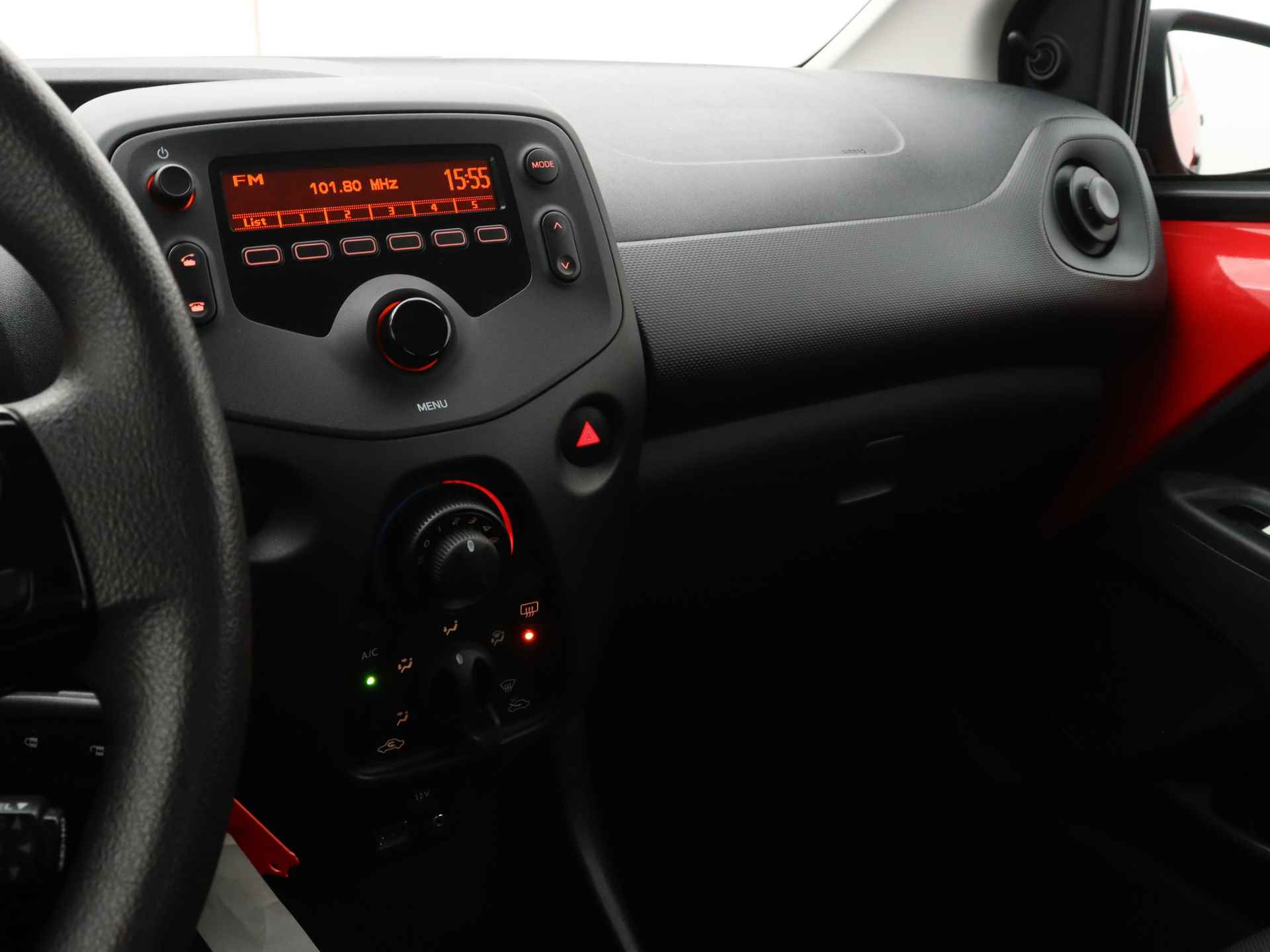 Toyota Aygo 1.0 VVT-i x-fun | Airco | Centrale deurvergrendeling met afstandsbediening | - 8/40