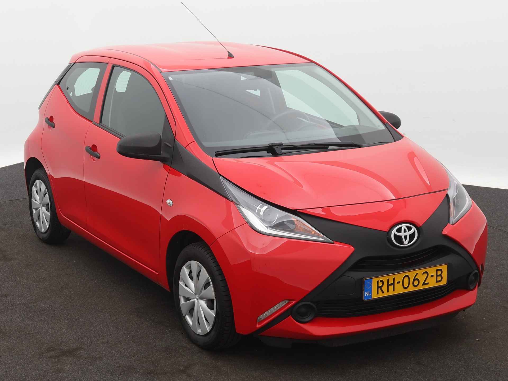 Toyota Aygo 1.0 VVT-i x-fun | Airco | Centrale deurvergrendeling met afstandsbediening | - 28/40