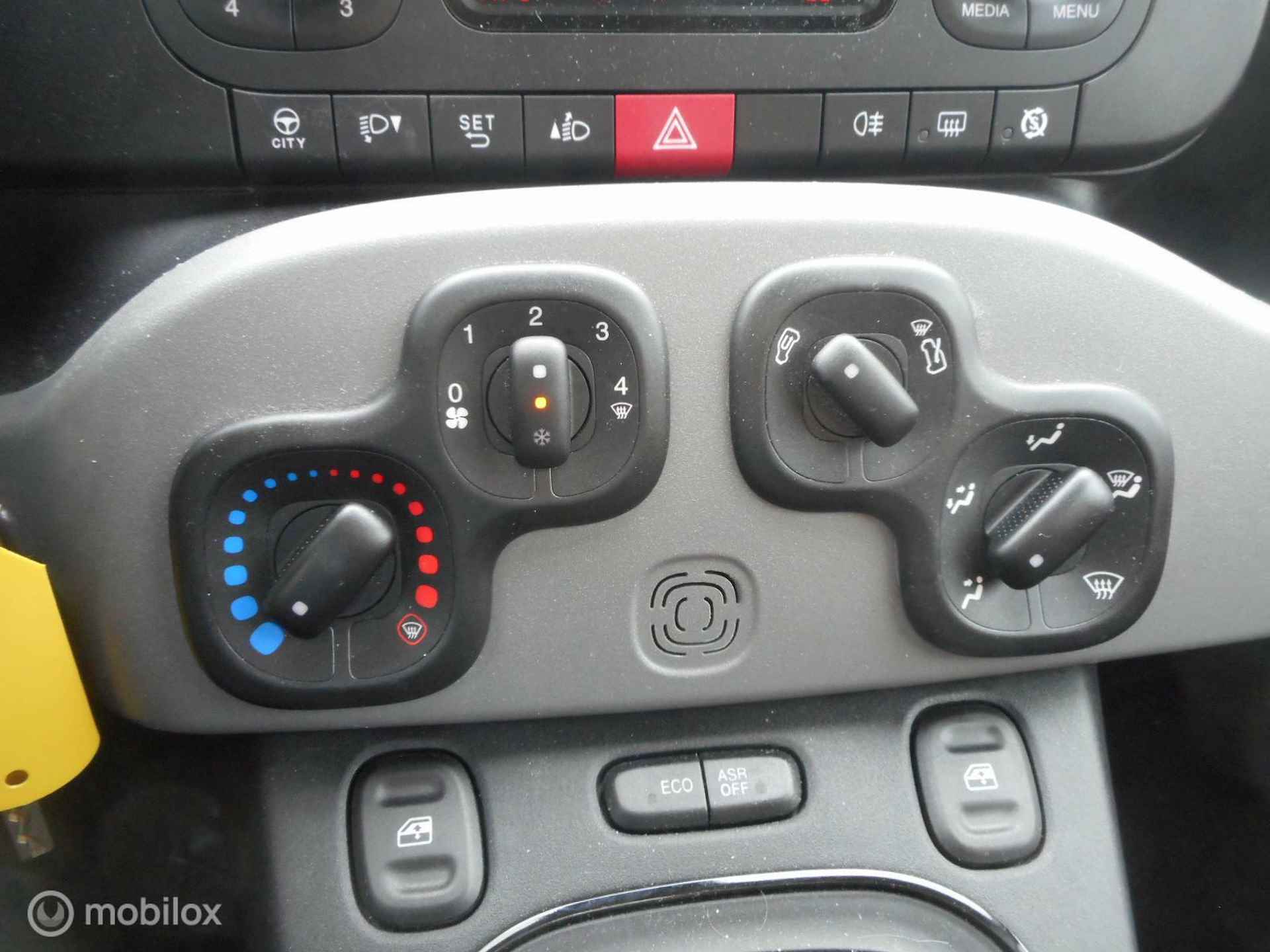 Fiat Panda TwinAir Turbo 85 Lounge Dualogic AUTOMAAT+ESP+PDC+RESERVEWIEL+CITY BRAKE CONTROL - 13/16