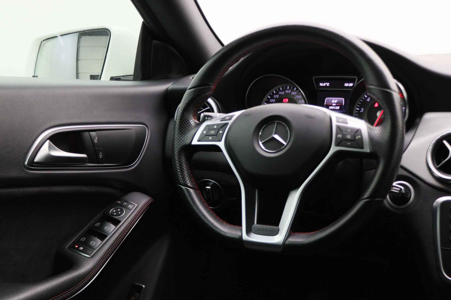 Mercedes-Benz CLA-Klasse 180 Edition 1 Bi-Xenon, AMG-styling, Camera, Navigatie, PDC, Stoelverw., 18'' - 34/43