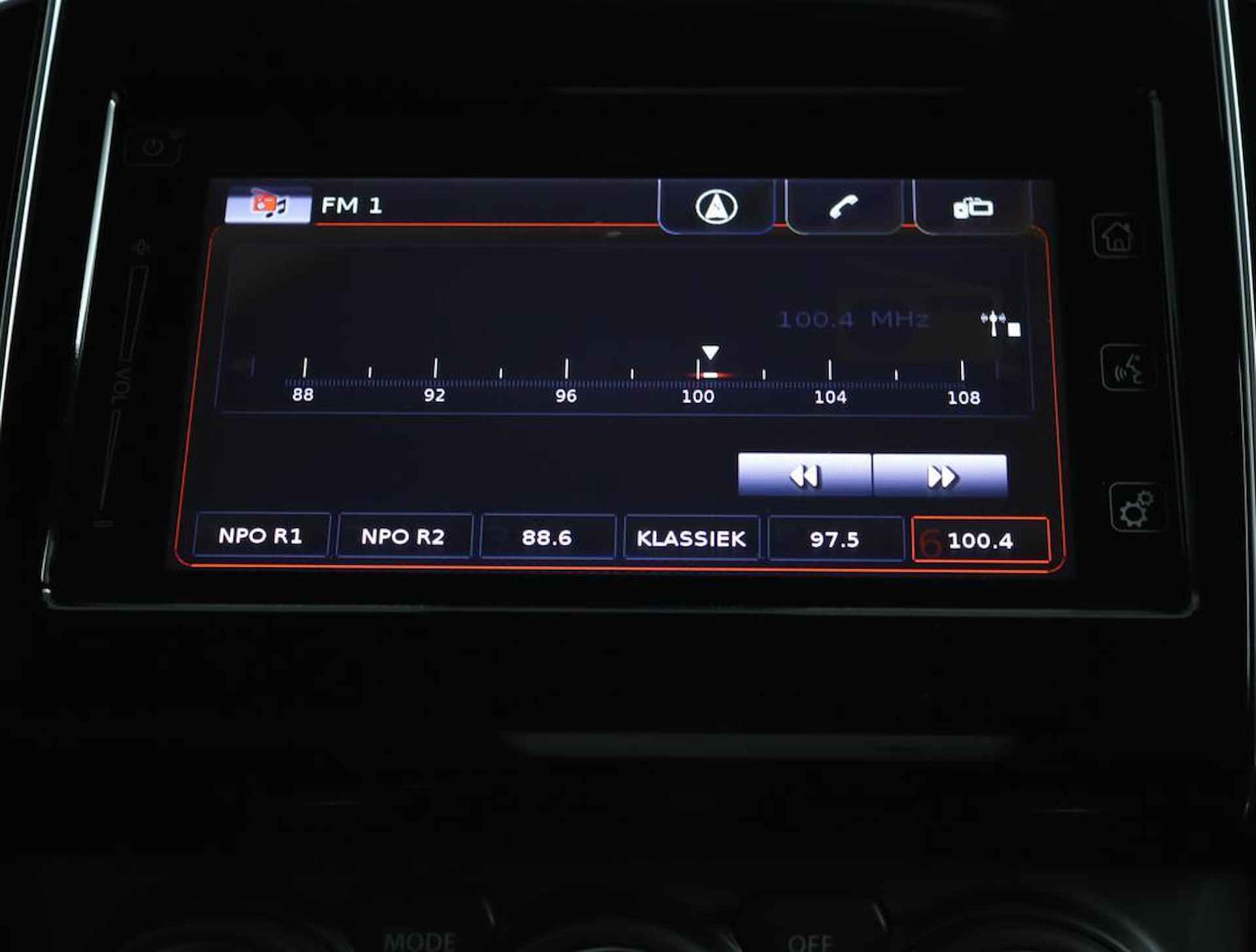 Suzuki Swift 1.2 Style Smart Hybrid | Climate control | Cruise control adaptive | Navigatie | Camera | Parkeersensoren | Stoelverwarming | - 9/50