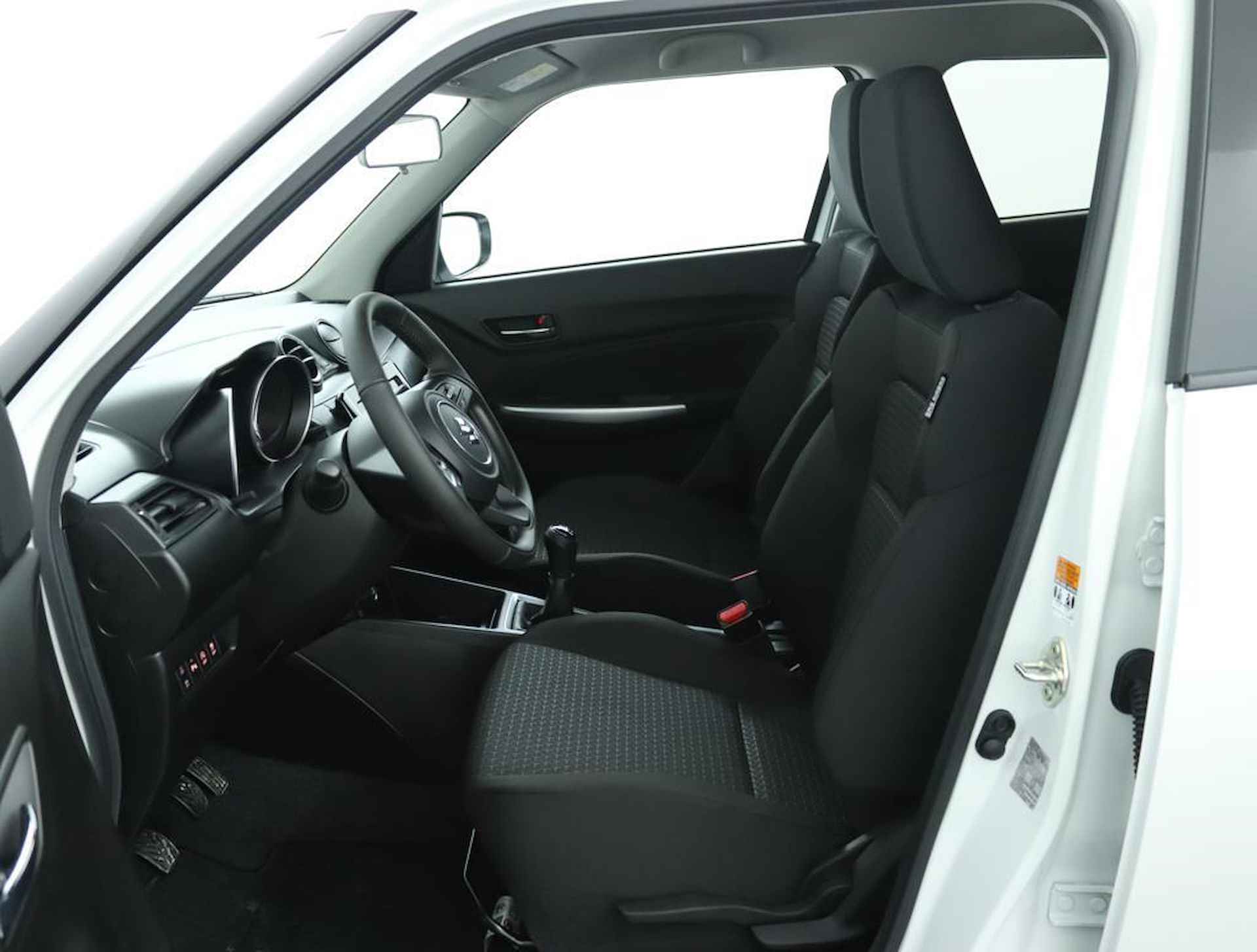 Suzuki Swift 1.2 Style Smart Hybrid | Climate control | Cruise control adaptive | Navigatie | Camera | Parkeersensoren | Stoelverwarming | ACTIEPRIJS | - 17/50