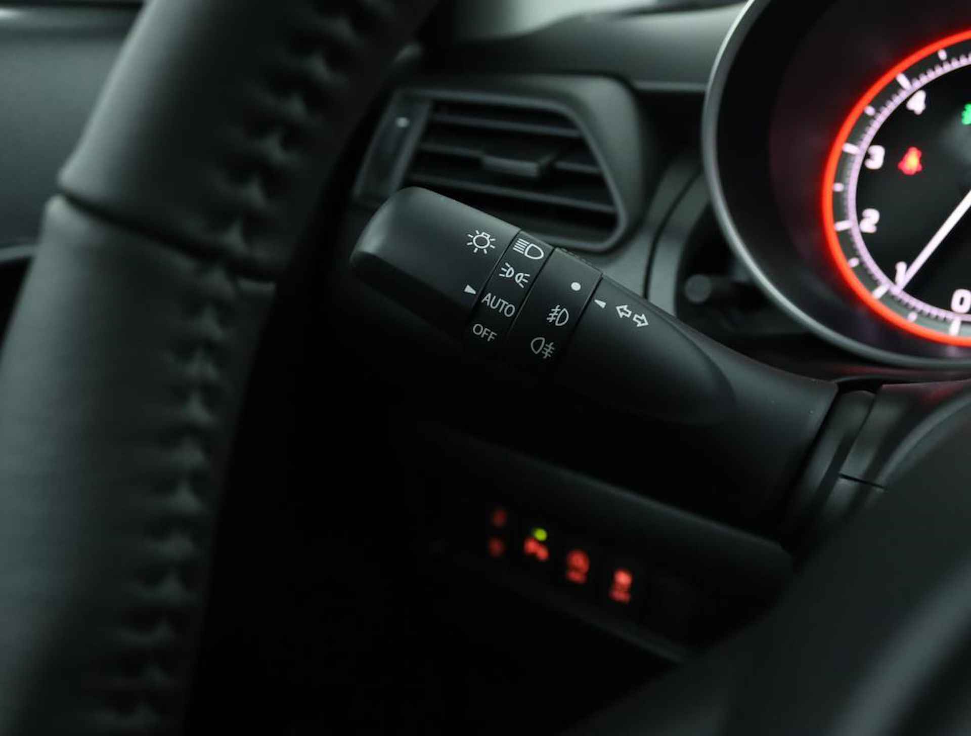 Suzuki Swift 1.2 Style Smart Hybrid | Climate control | Cruise control adaptive | Navigatie | Camera | Parkeersensoren | Stoelverwarming | ACTIEPRIJS | - 30/50