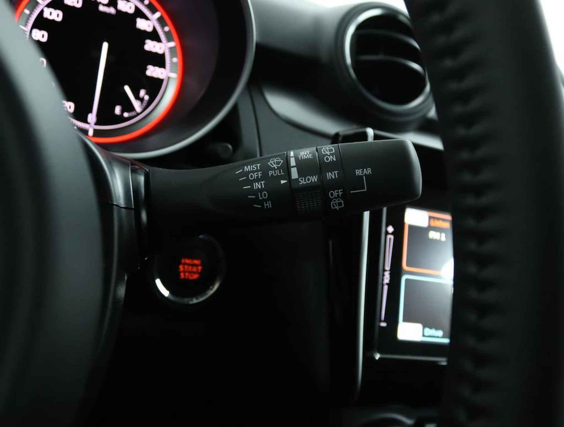 Suzuki Swift 1.2 Style Smart Hybrid | Climate control | Cruise control adaptive | Navigatie | Camera | Parkeersensoren | Stoelverwarming | ACTIEPRIJS | - 31/50