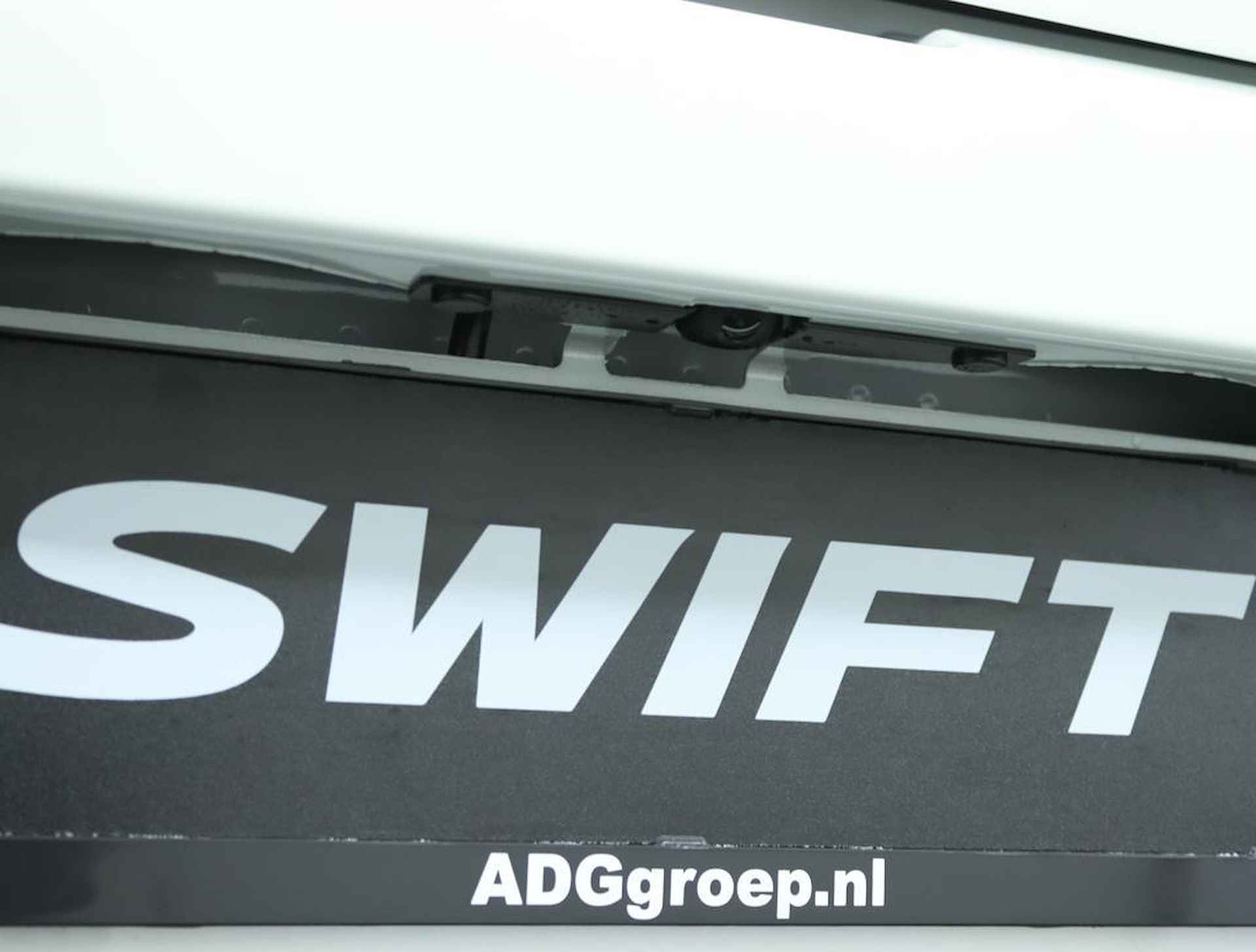 Suzuki Swift 1.2 Style Smart Hybrid | Climate control | Cruise control adaptive | Navigatie | Camera | Parkeersensoren | Stoelverwarming | - 40/50