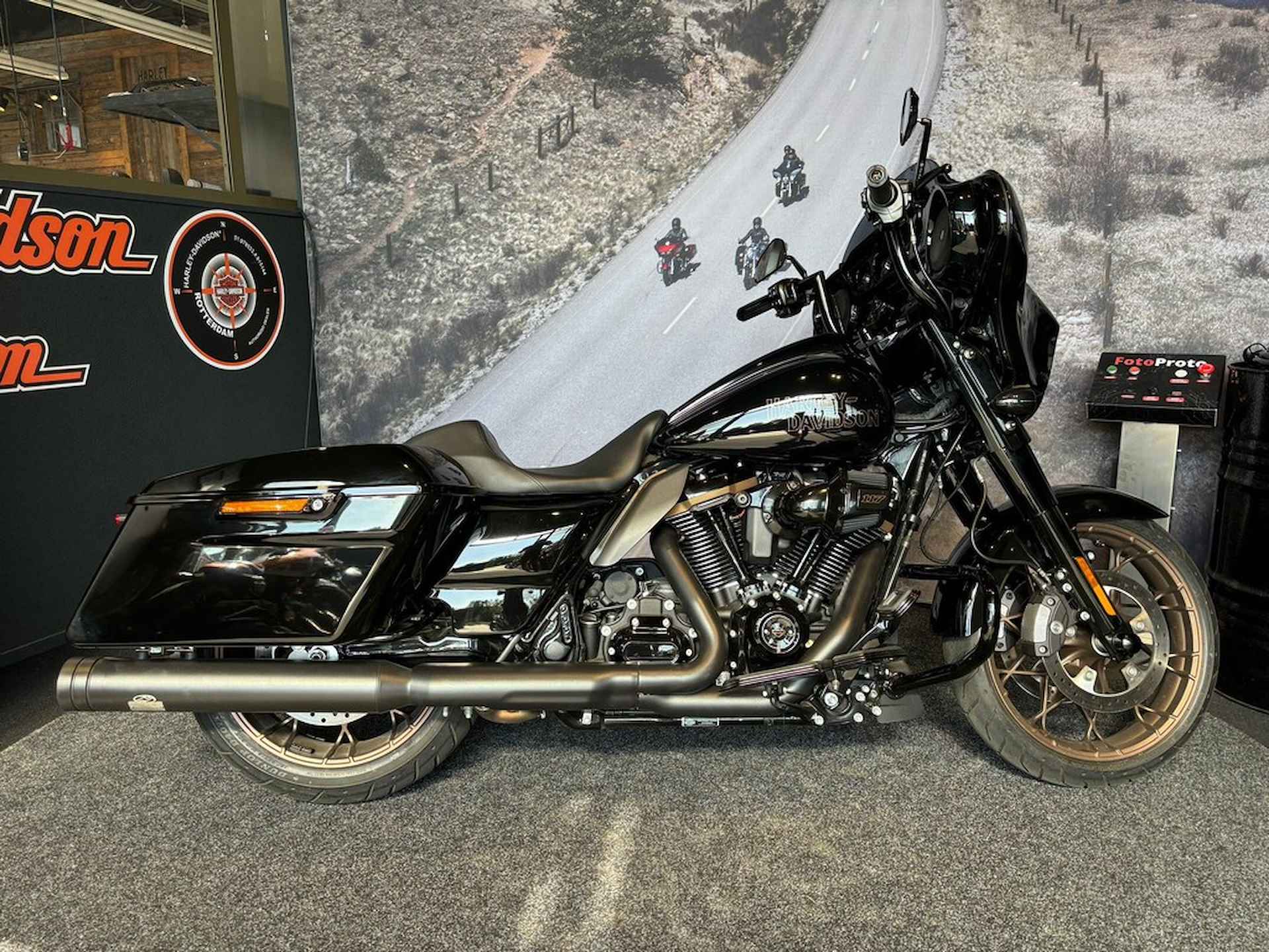 Harley-Davidson FLHXST STREET GLIDE ST Vivid Black - 6/14