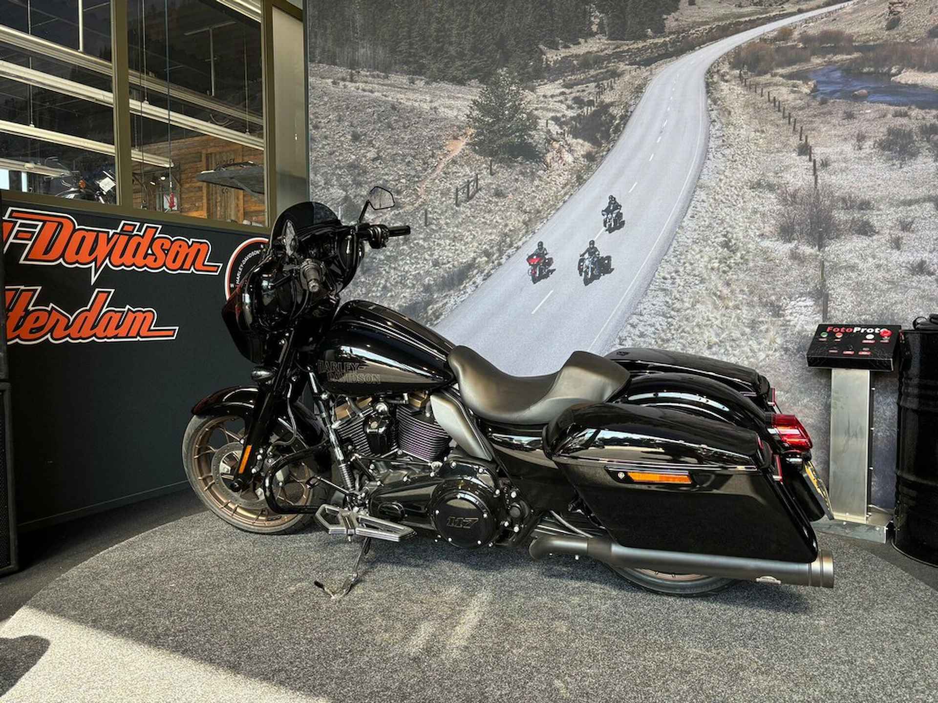 Harley-Davidson FLHXST STREET GLIDE ST Vivid Black - 8/14