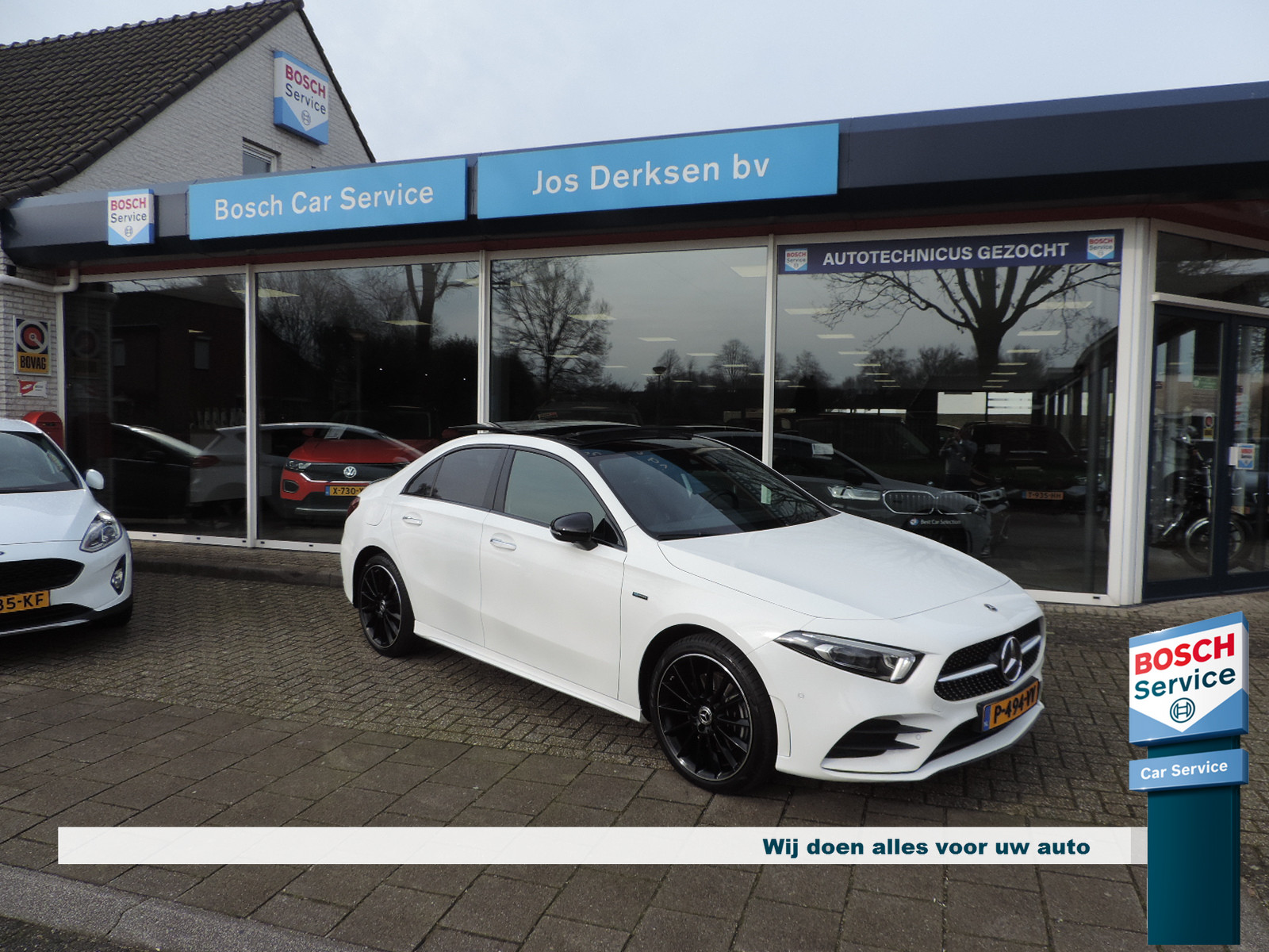 Mercedes-Benz A-Klasse 250 e AMG Line Burmester Night-Pakket - Carplay | Stoelen/memory | Pano | Parkeer pakket | 19 inch bij viaBOVAG.nl