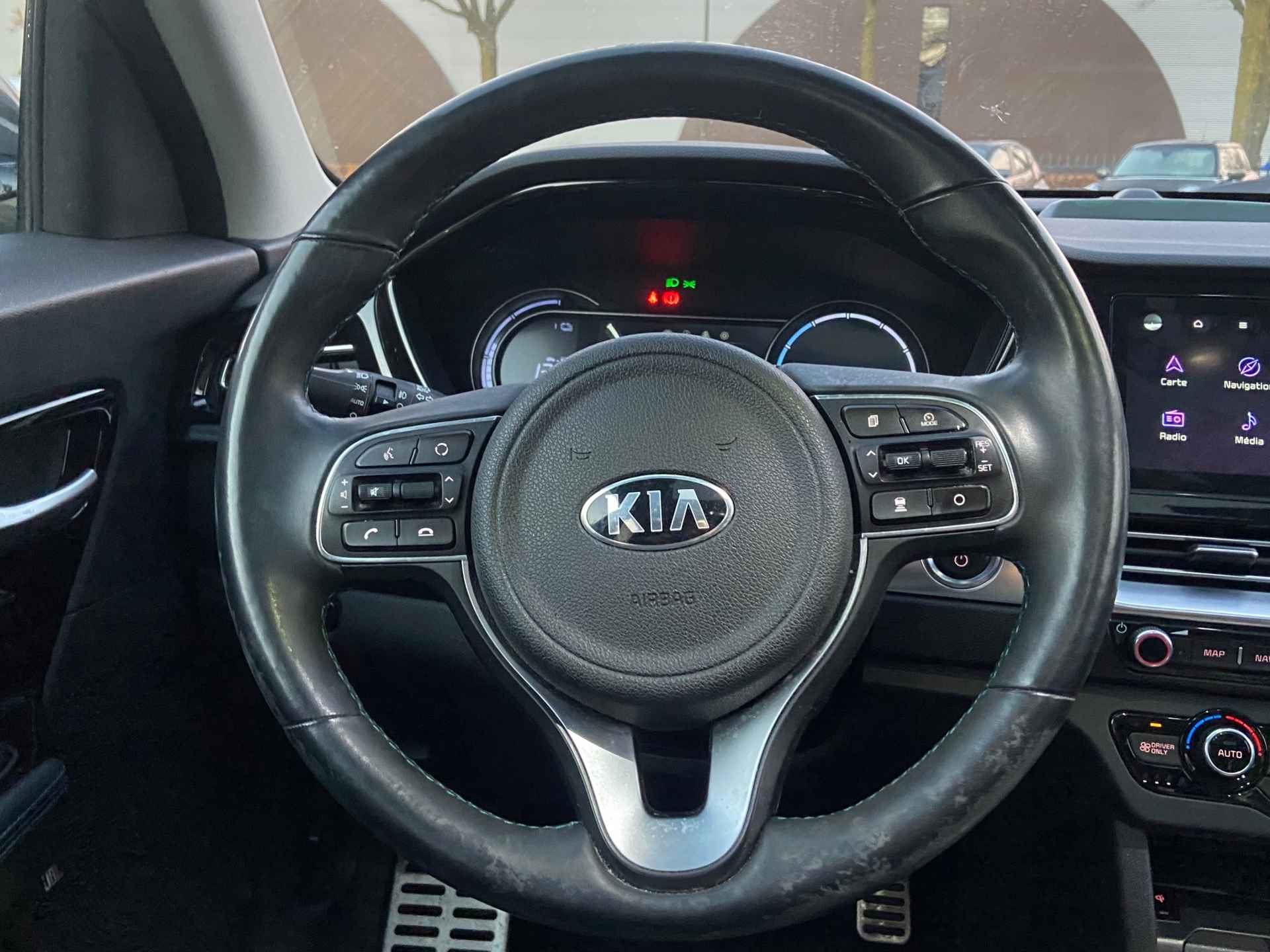 Kia E-Niro ExecutiveLine 64 kWh VAN 30.900 VOOR 26.877 EINDEJAARSVOORDEEL 4.023 | PANO | JBL AUDIO | KIA GARANTIE T/M 2-2029 - 13/34