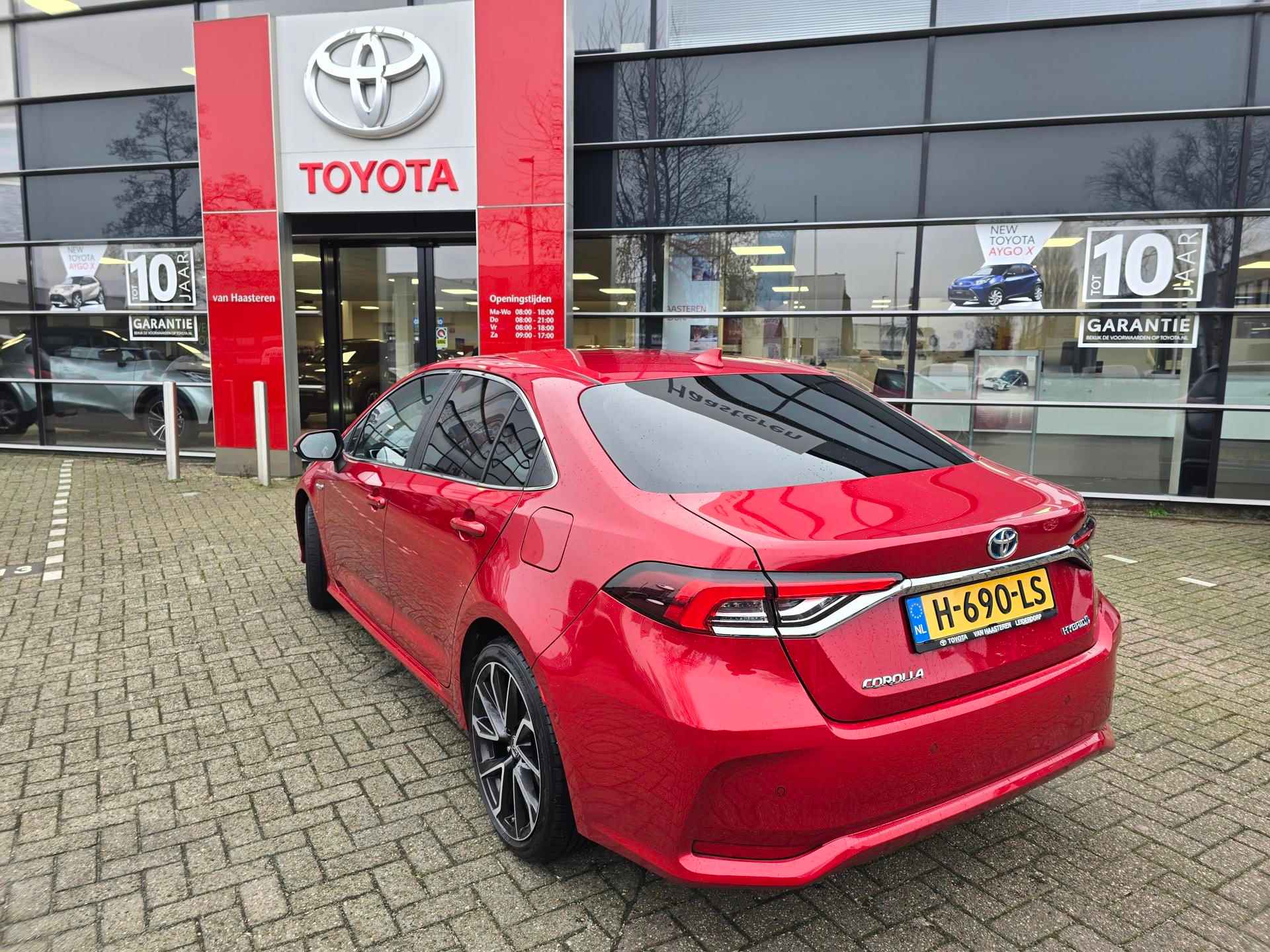 Toyota Corolla Sedan 1.8 Hybrid 122pk CVT Executive - 7/14