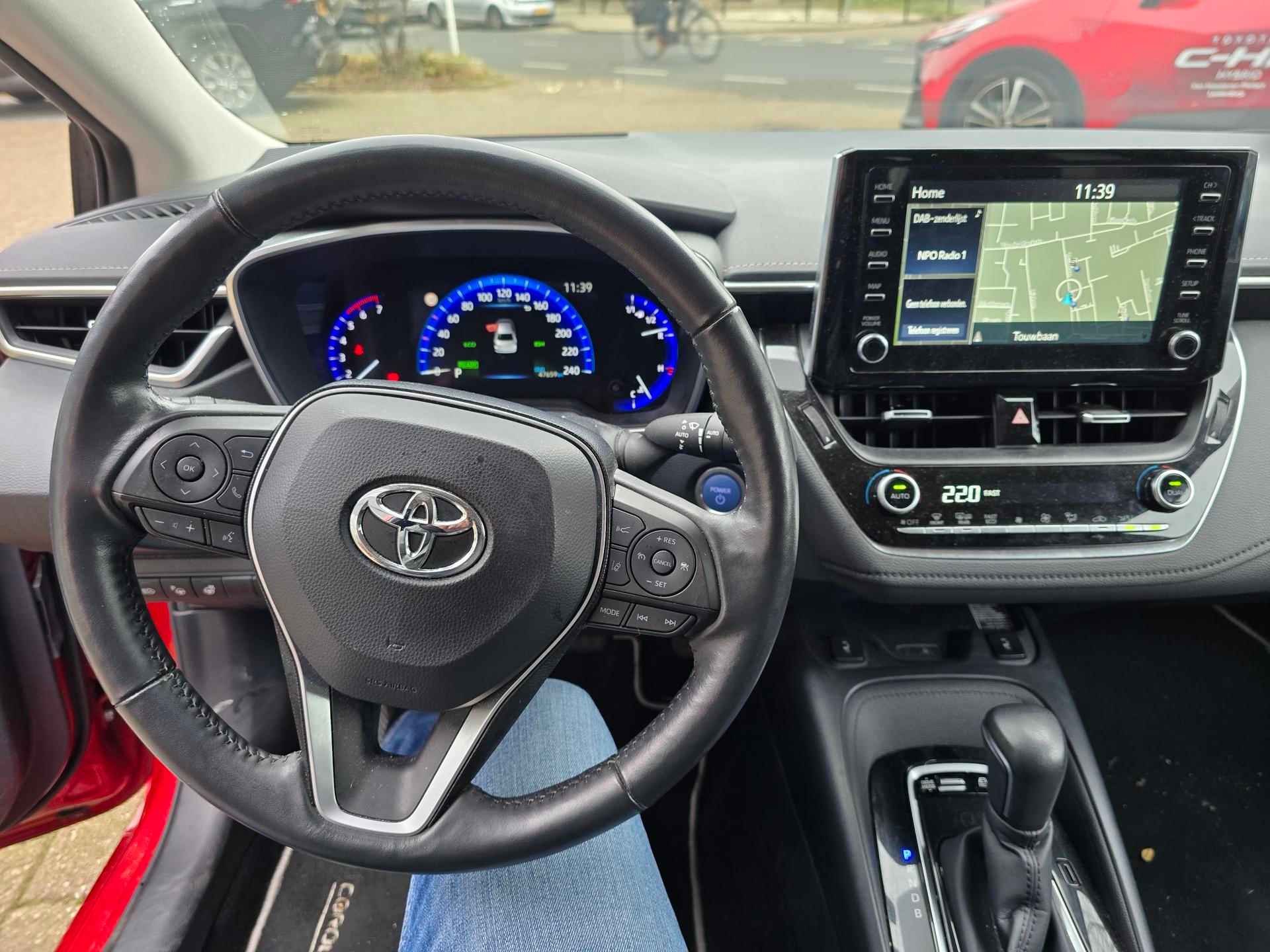 Toyota Corolla Sedan 1.8 Hybrid 122pk CVT Executive - 12/14