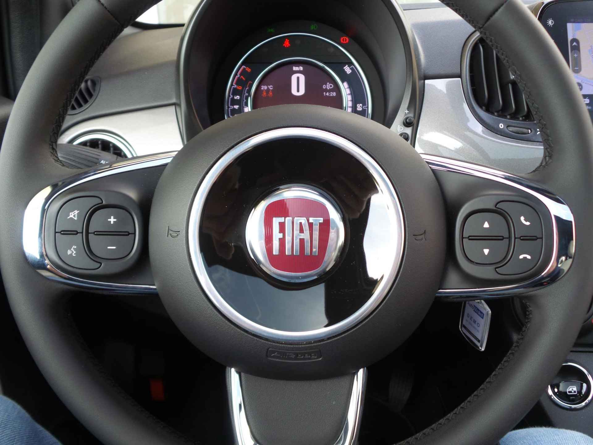 Fiat 500 Hybrid Dolcevita | Navi | PDC | Priv. glass | Pan.dak | Mistlampen | Apple Carplay - 11/17