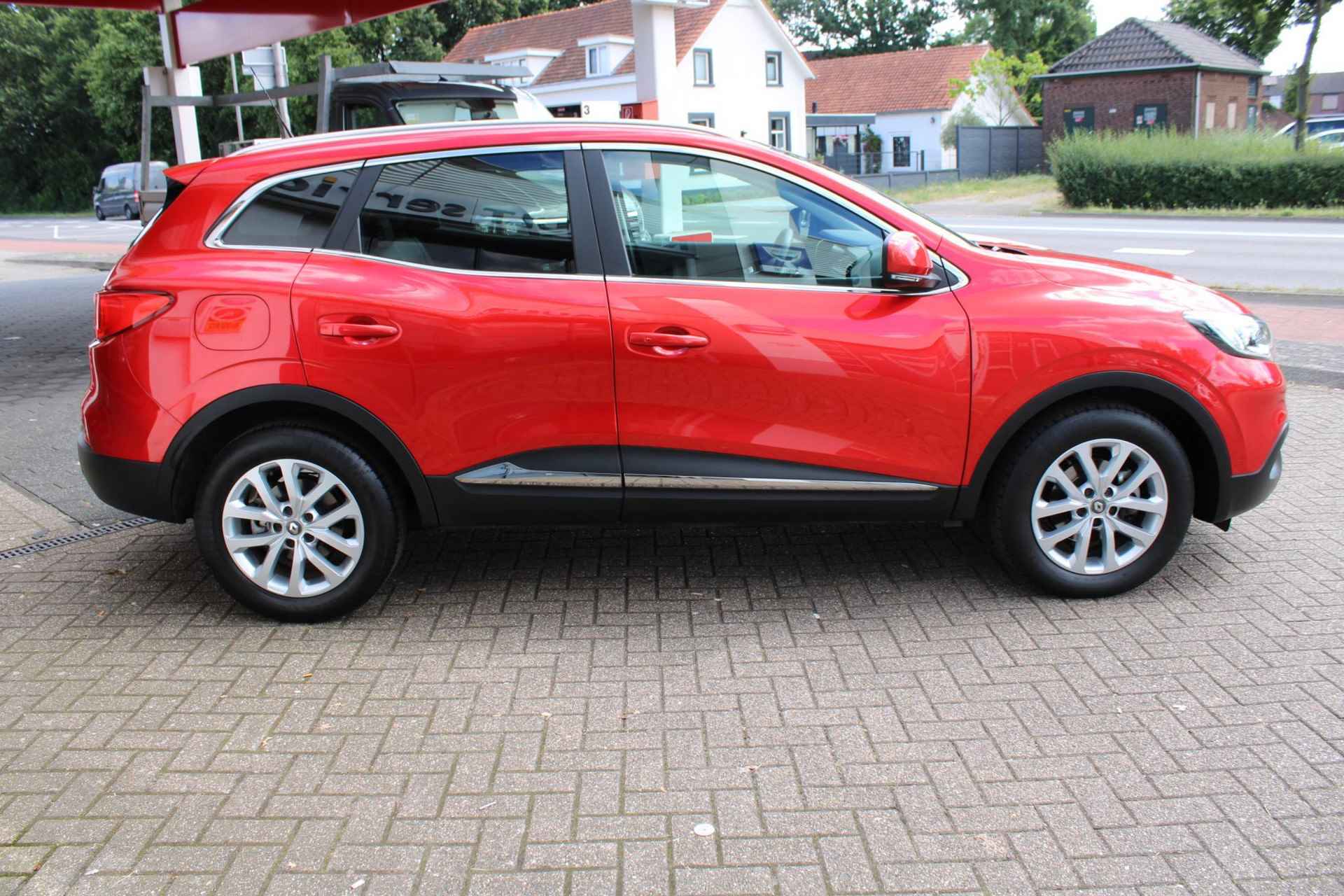 Renault Kadjar TCe 130 Intens Panoramadak | Parksensors Achter | weinig kms | - 9/33