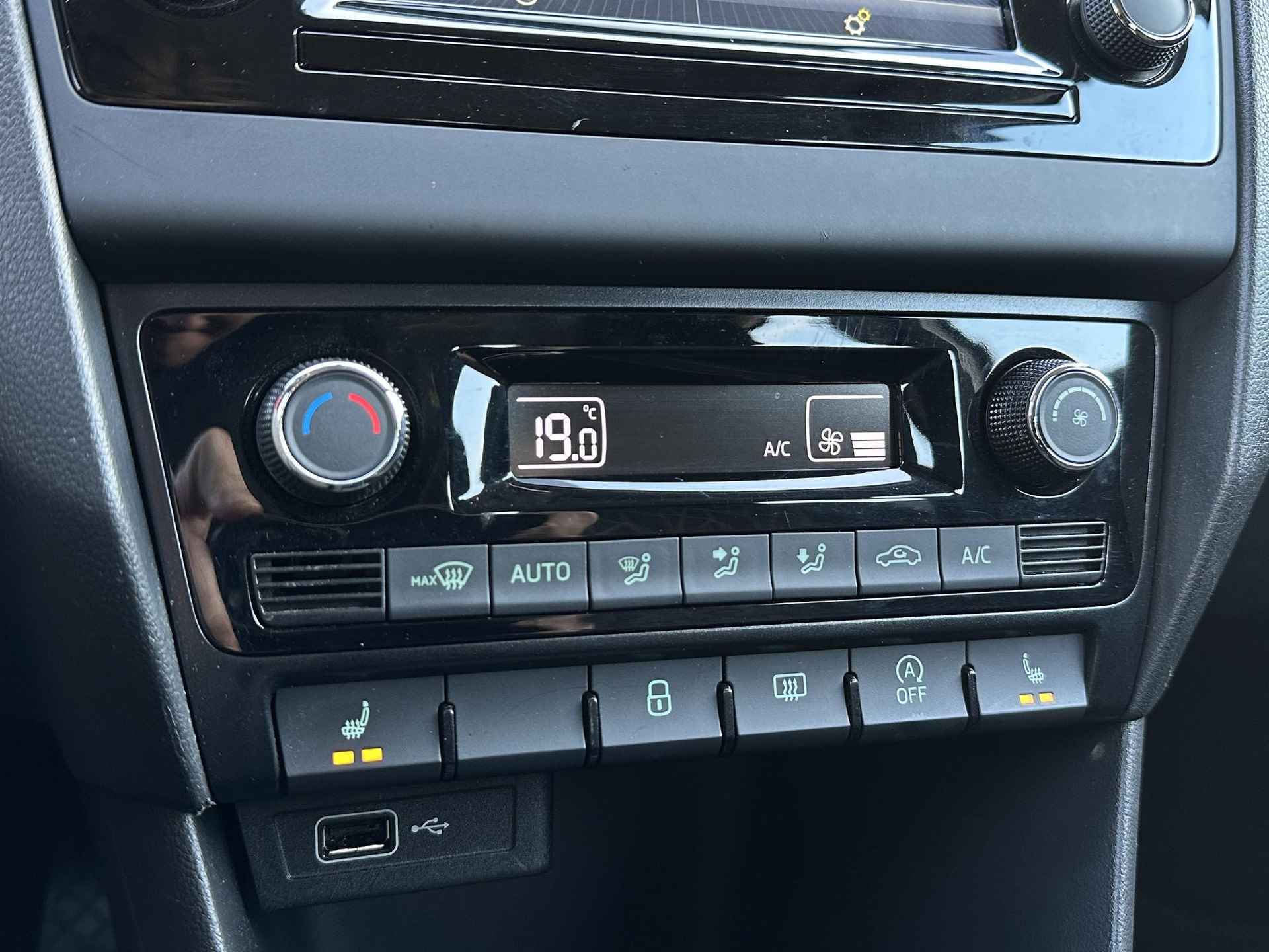 Skoda Rapid Spaceback 1.0 TSI Greentech Clever 110pk | Apple CarPlay | Stoelverwarming - 14/37