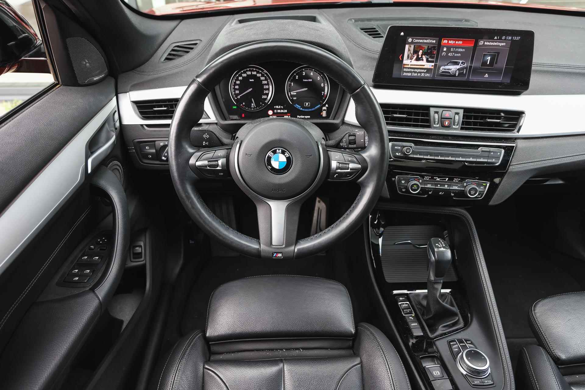 BMW X1 xDrive25e High Executive Sport Line Automaat / Panoramadak / Achteruitrijcamera / Adaptieve LED / Sportstoelen / Comfort Access / Park Assistant / Head-Up / Harman-Kardon - 4/37