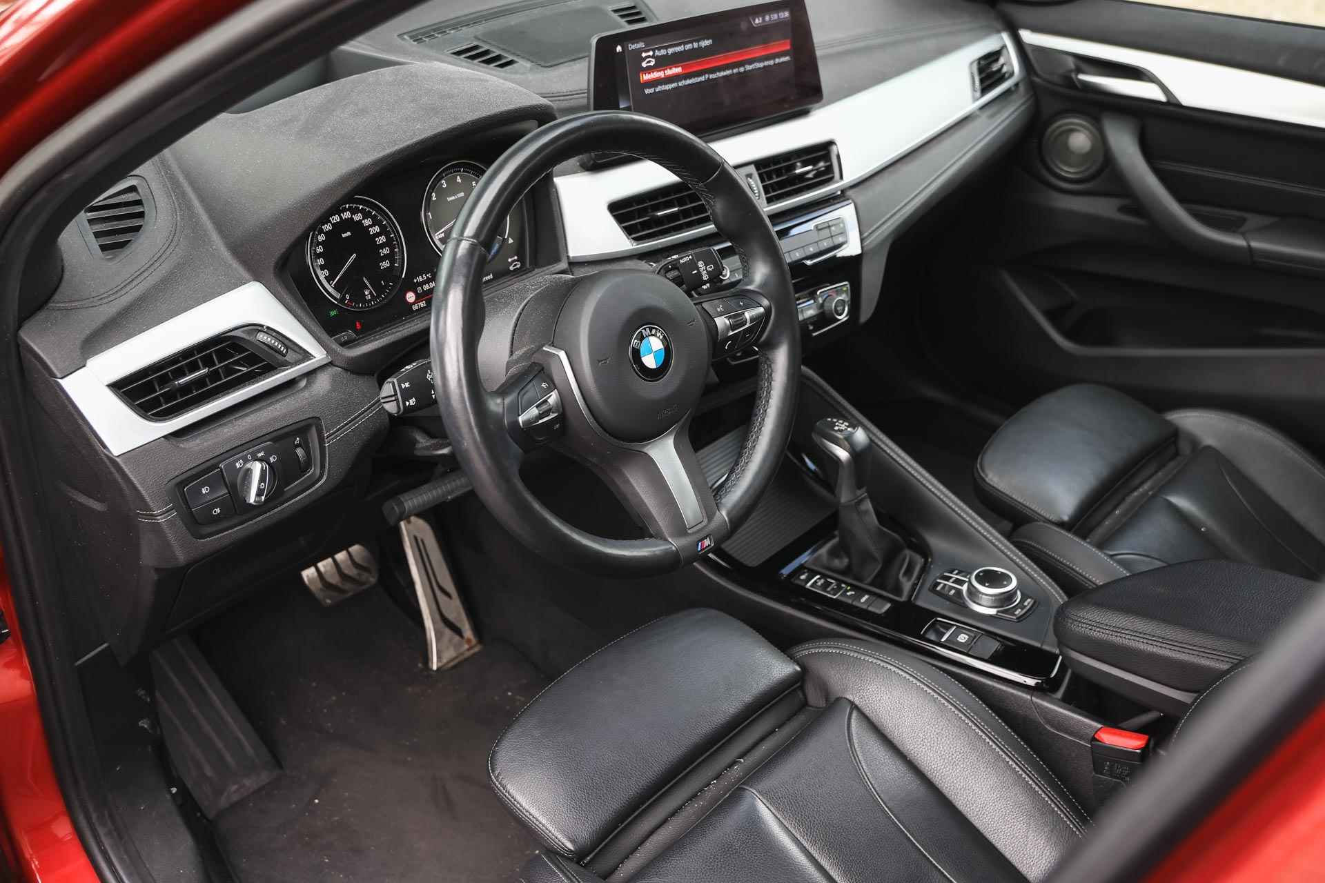 BMW X1 xDrive25e High Executive Sport Line Automaat / Panoramadak / Achteruitrijcamera / Adaptieve LED / Sportstoelen / Comfort Access / Park Assistant / Head-Up / Harman-Kardon - 10/37