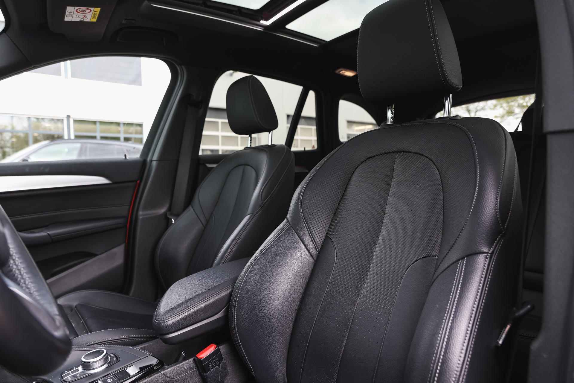 BMW X1 xDrive25e High Executive Sport Line Automaat / Panoramadak / Achteruitrijcamera / Adaptieve LED / Sportstoelen / Comfort Access / Park Assistant / Head-Up / Harman-Kardon - 13/37