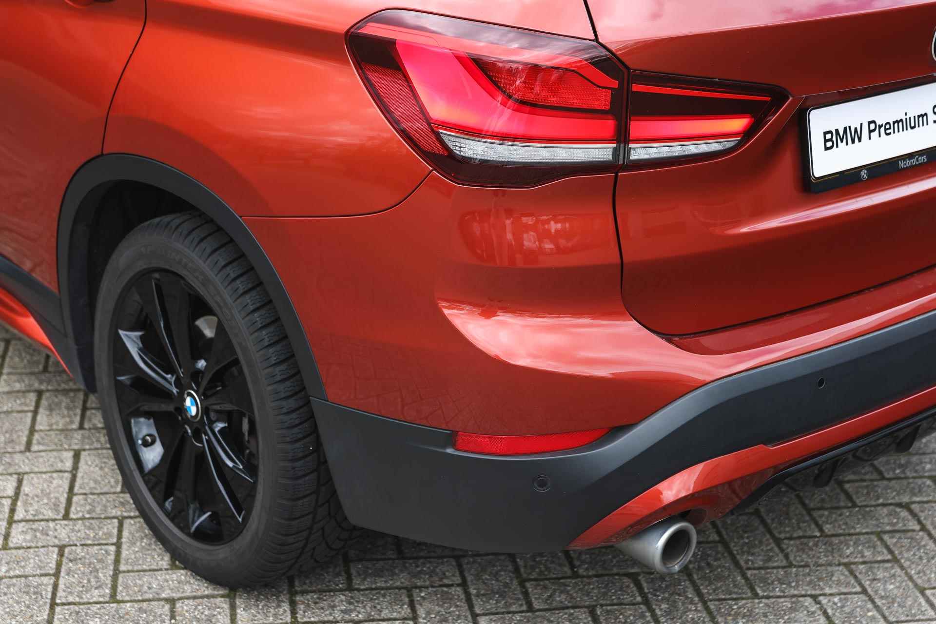 BMW X1 xDrive25e High Executive Sport Line Automaat / Panoramadak / Achteruitrijcamera / Adaptieve LED / Sportstoelen / Comfort Access / Park Assistant / Head-Up / Harman-Kardon - 35/37