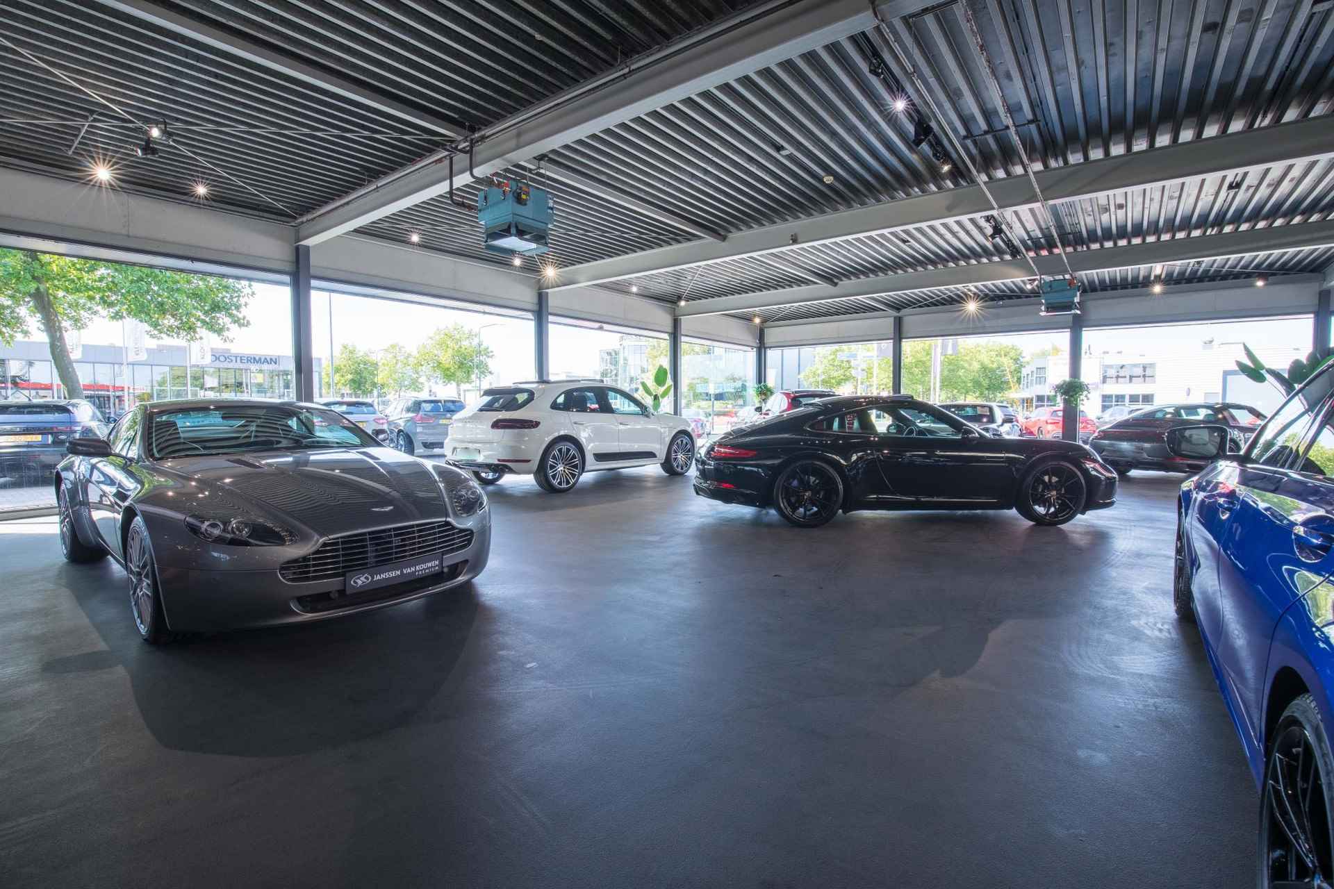 Mercedes-Benz CLA-klasse Shooting Brake 250e AMG Panoramadak Burmester 19" Widescreen - 52/59